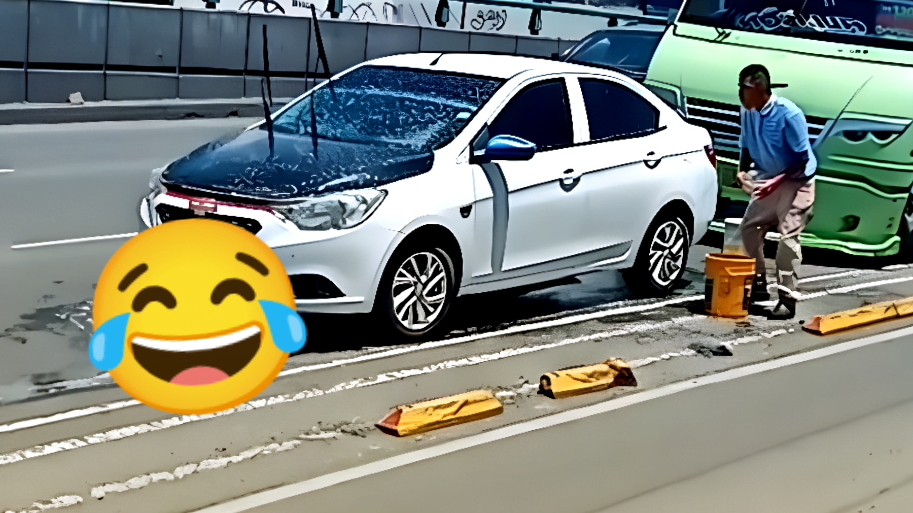 Sorprendente avvistamento in piena strada a CDMX: cosa stava facendo questo conducente al suo veicolo?