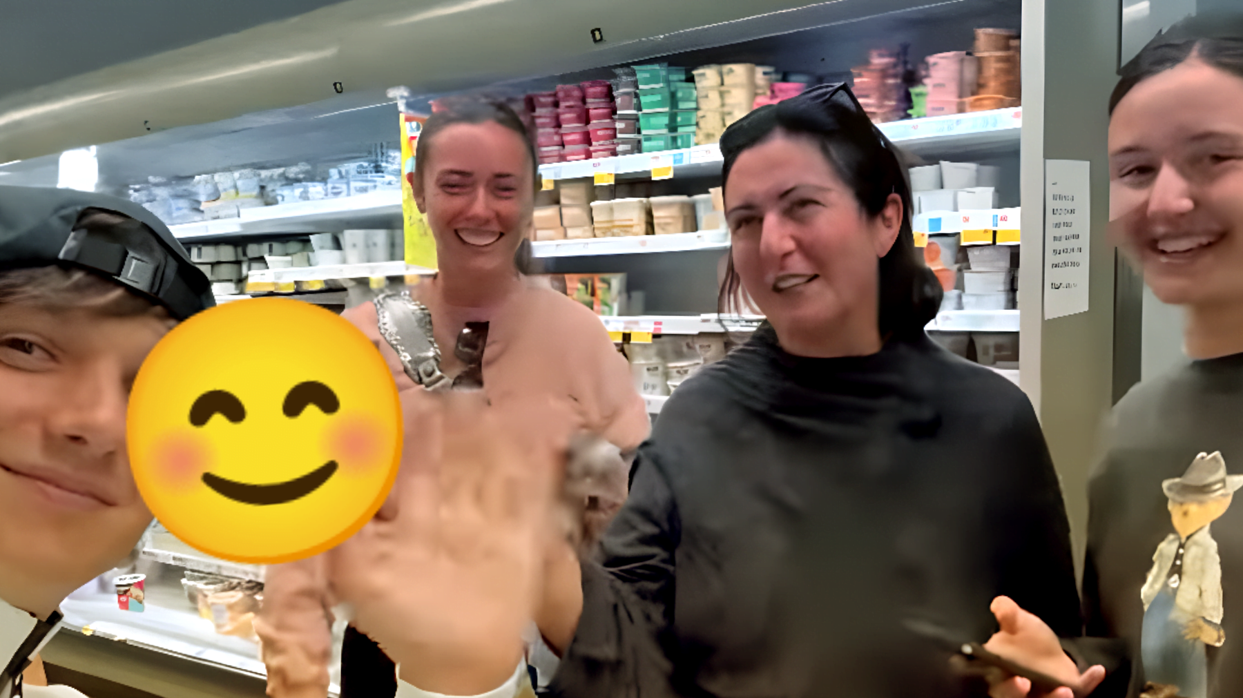 Quando Ultimo si trova a fare la spesa a New York: ecco cosa succede con le fan italiane!