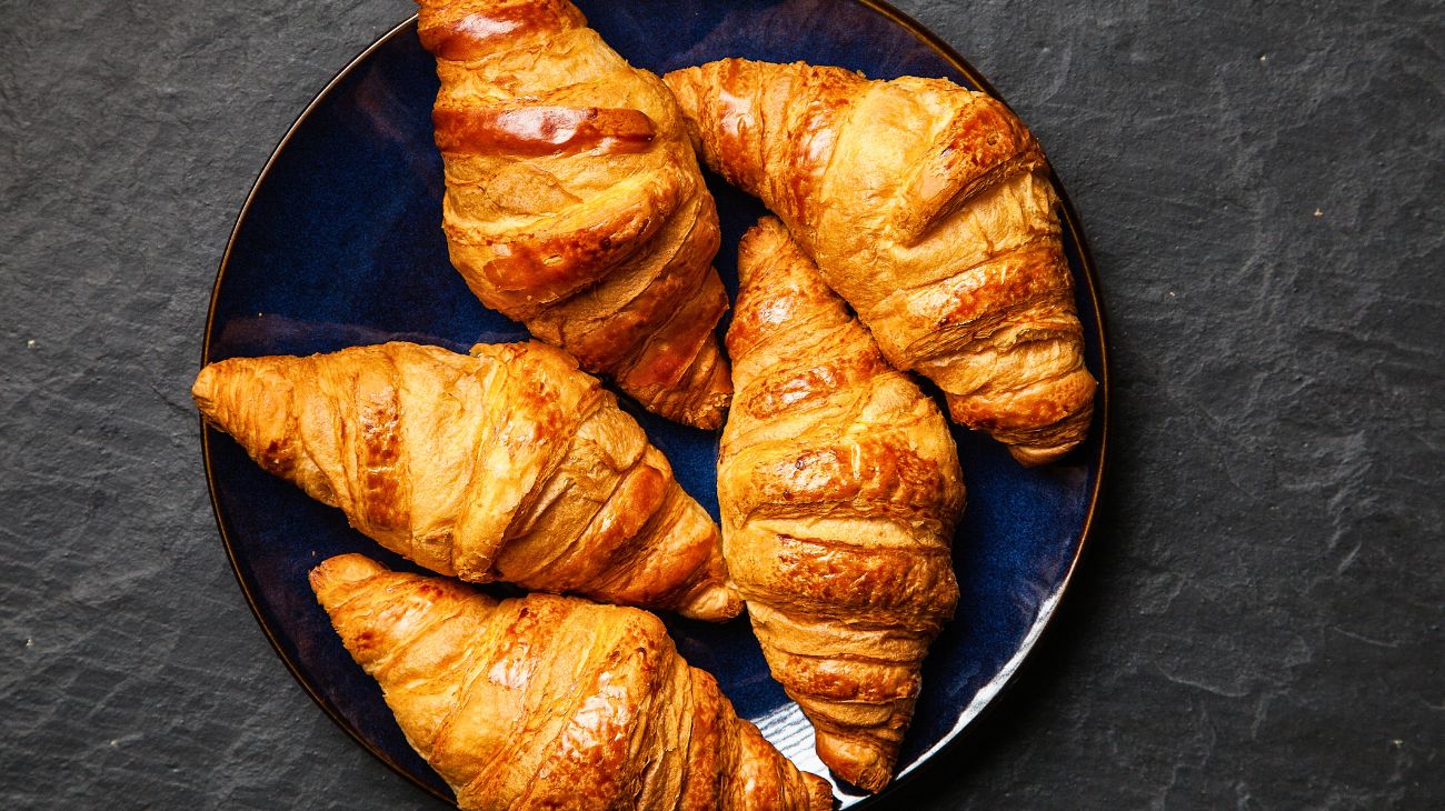 Cornetti a colazione fatti in casa, questa ricetta è velocissima: come ... Cornetti a colazione fatti in casa, questa ricetta è velocissima: come ...