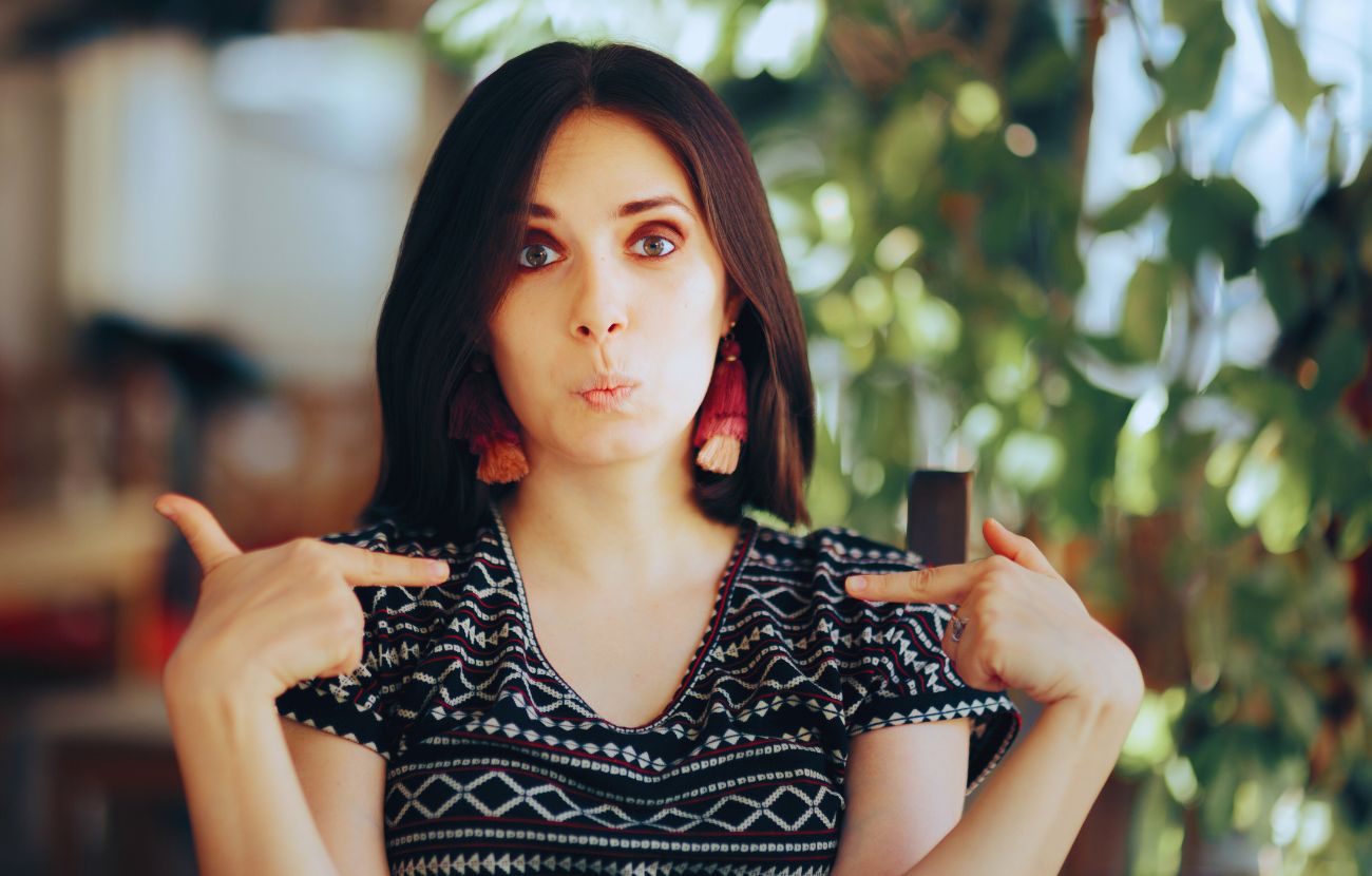 Richiedere costantemente l'approvazione degli altri ha varie conseguenze negative