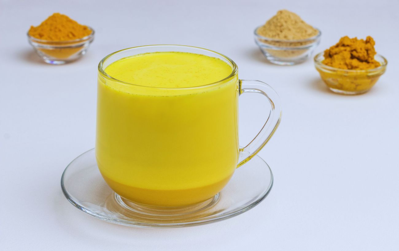 Il golden milk è una bevanda molto popolare in Asia e aiuta a prevenire l'influenza.