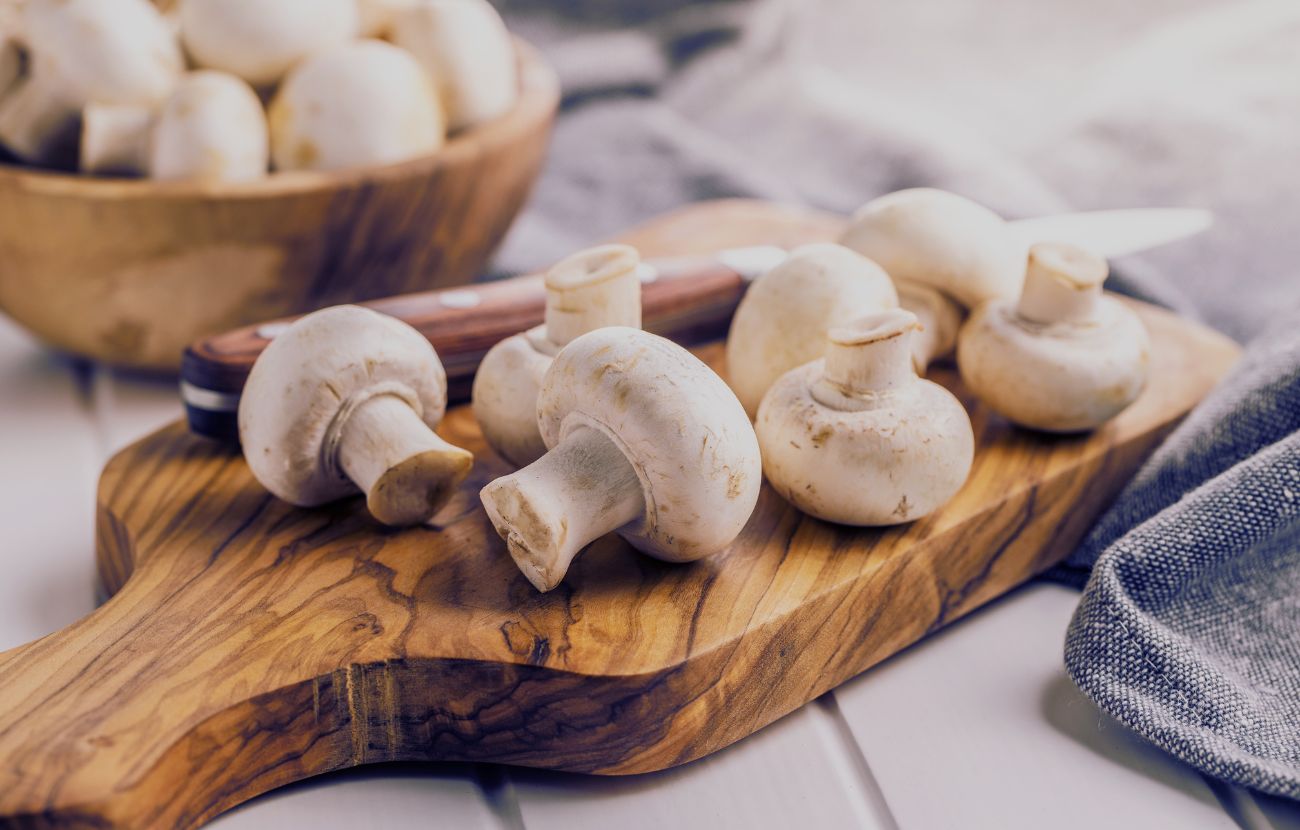 I funghi al naturale hanno pochissime calorie e al contempo tanti nutrienti importanti per il corpo umano.