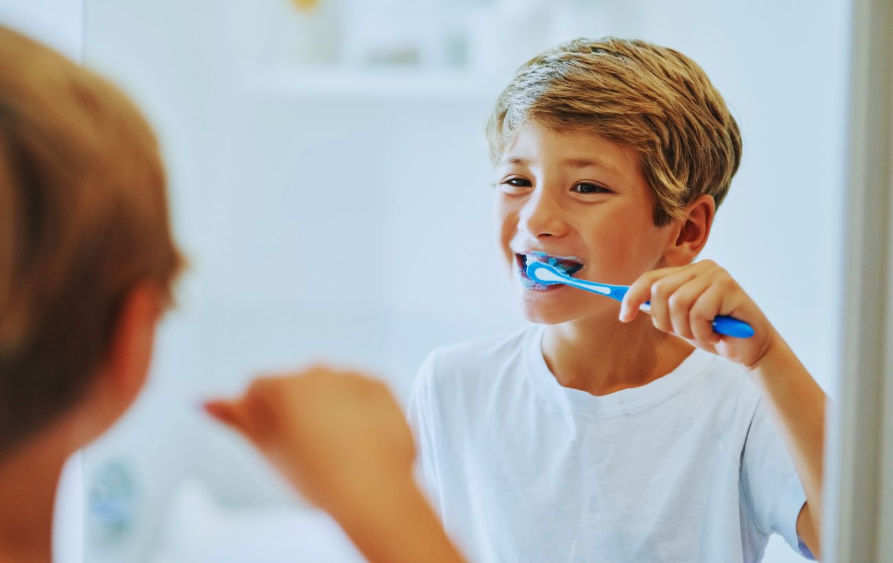 Chi soffre di sensibilità dentale può lavare i denti con l'acqua calda: i benefici sono molteplici.