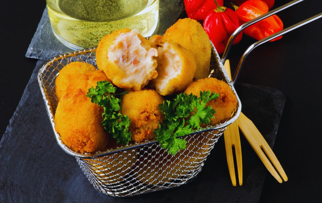 Le croquetas sono un tipo di tapas popolarissimo in Spagna: il dipendente ne ha mangiata una che sarebbe finita nella spazzatura a fine turno.