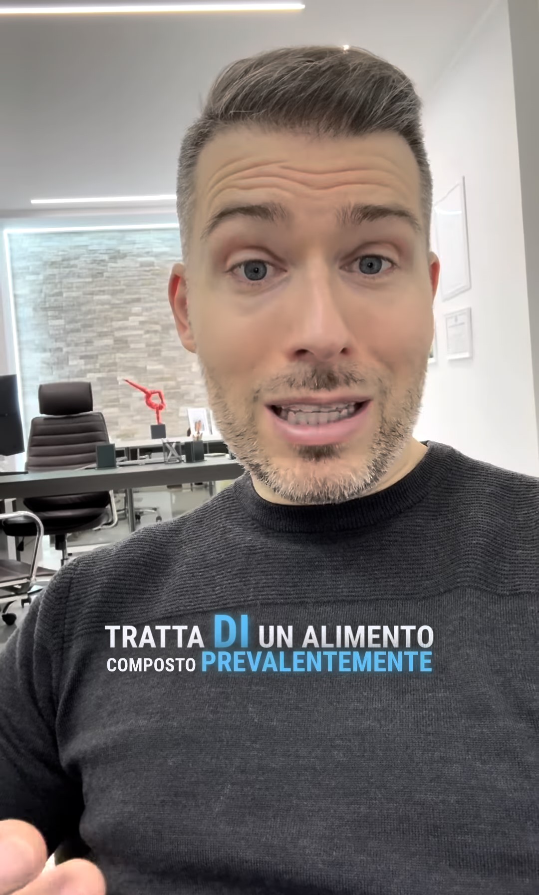 Il nutrizionista italiano Daniele Basta ha sottolineato i limiti delle gallette di riso, un alimento con pochi nutrienti fondamentali.