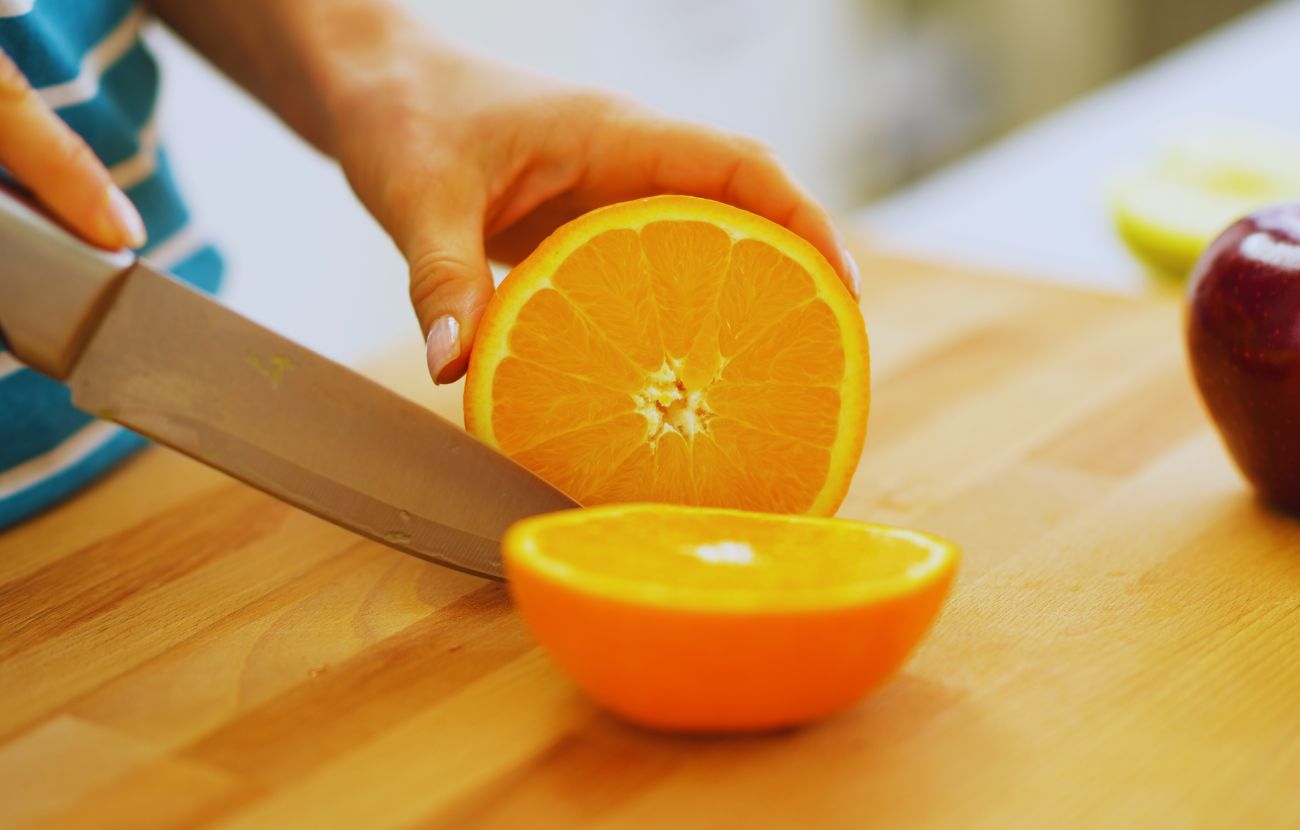 Un'arancia (meglio se a fette e non spremuta) fa sempre bene oltre ad aiutare a smaltire più in fretta l'alcol.