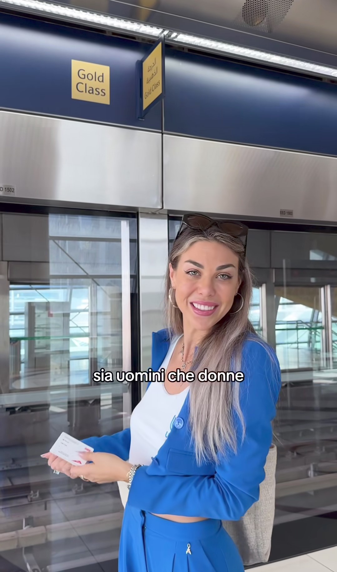 Uno degli aspetti più sorprendenti della metropolitana a Dubai è che esistono vagoni separati per donne e uomini nella classe "Economy".