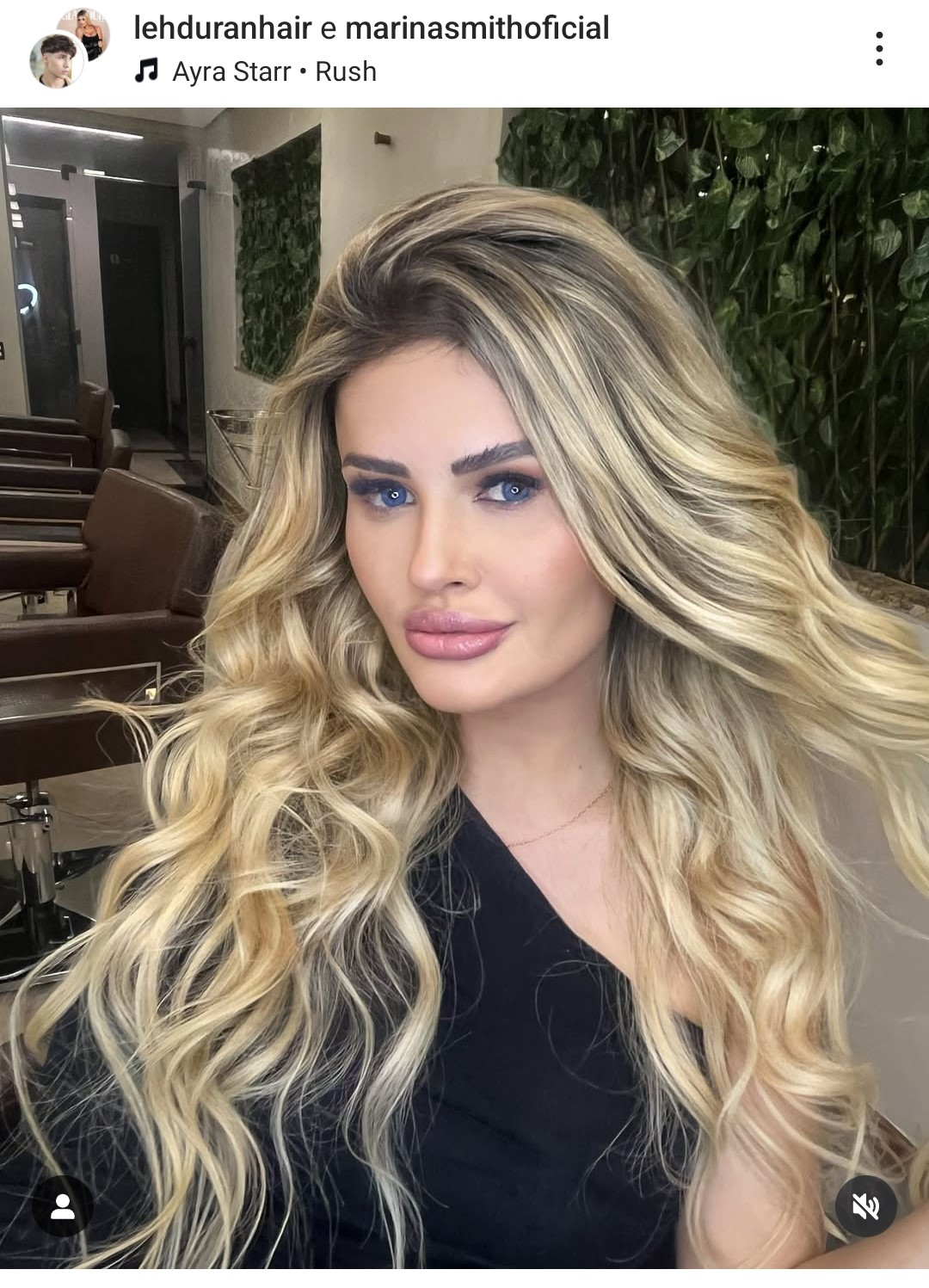 Marina Smith, la modella brasiliana che sostiene di essere "troppo bella" e, pertanto, esclusa dalle cene di Natale delle amiche gelose.