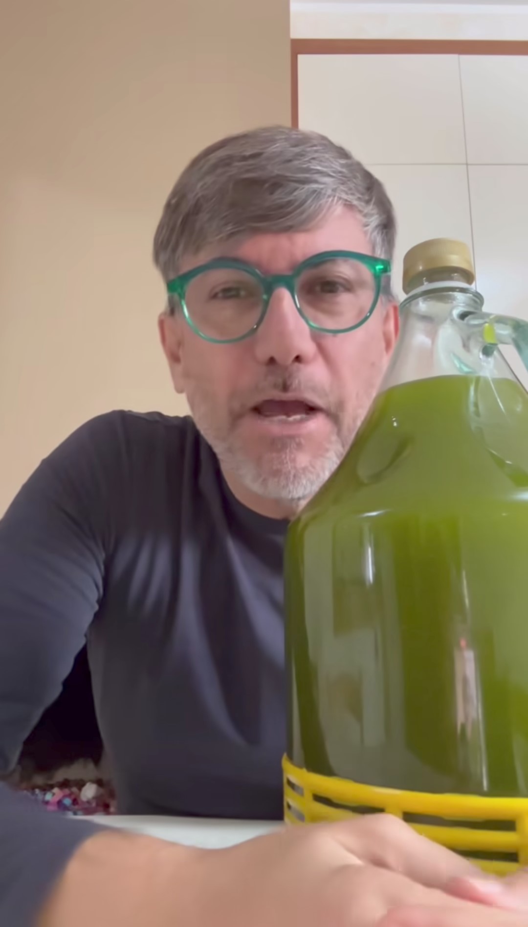 Daniele Pac è un agronomo italiano e nel suo video ha spiegato a quali condizioni si può consumare l'olio d'oliva non filtrato.