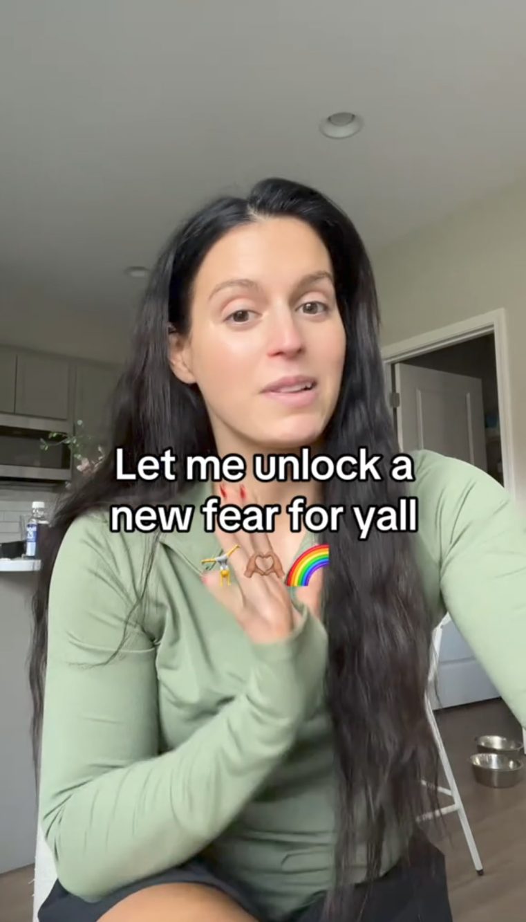 Karrah ha intitolato il video dell'esperienza dal medico: "Vi sblocco una nuova paura"