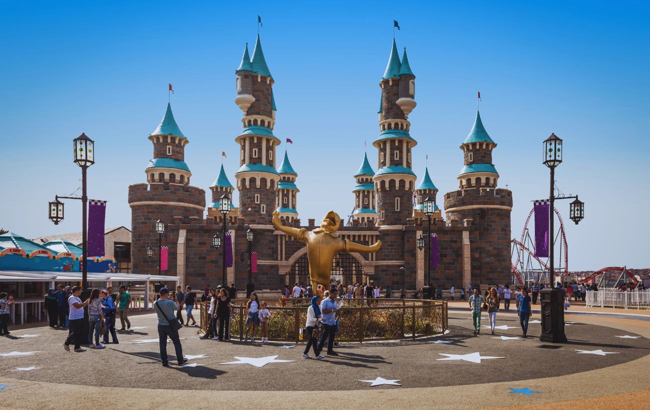 Se tu, donna che stai leggendo, ricevessi la proposta di matrimonio da Disney World, la accetteresti? Nonostante il tuo partner sappia che non sei una grande fan dei parchi divertimento.