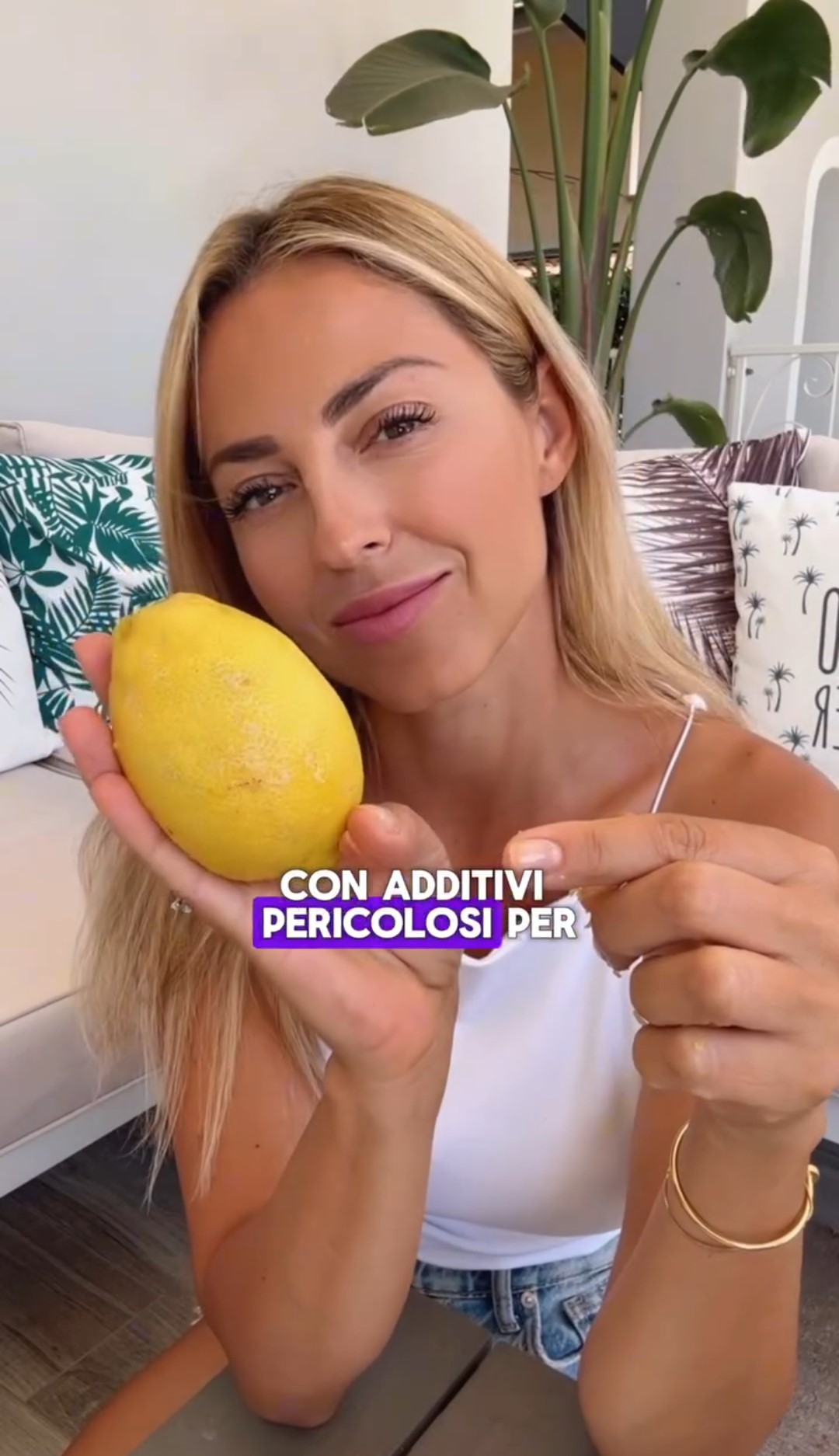 Secondo la content creato, la scorza dei limoni è trattata con agenti chimici non adatti al consumo umano.