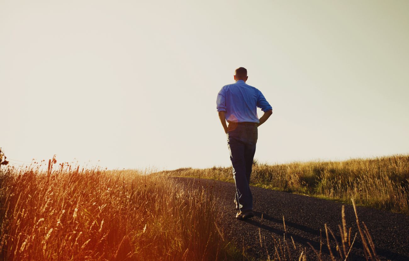 È emerso che le donne single da tempo tendono a essere più felici degli uomini nella stessa condizione.