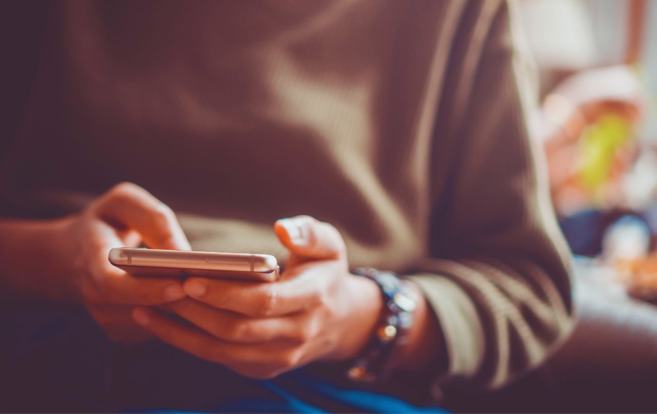 Un uomo ha inviato 5000€ alla persona sbagliata che, temend si tratti di una truffa, non ha voluto restituirglieli nell'immediato.