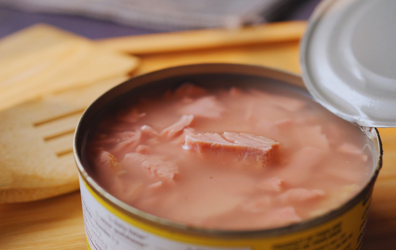 Il tonno in scatola è un alimento comodo ma non andrebbe consumato spesso