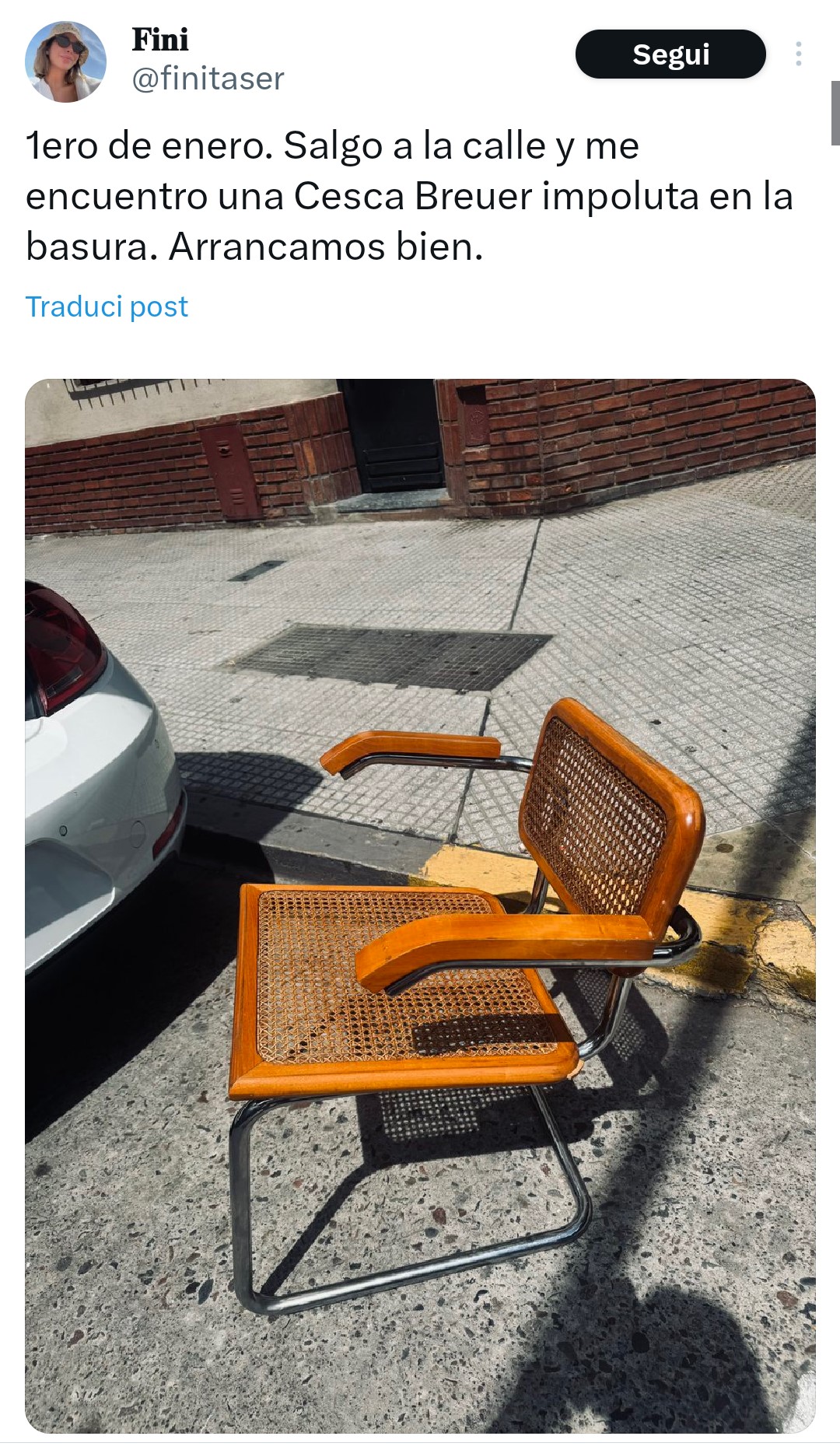 Una donna spagnola ha iniziato l'anno nel migliore dei modi, trovando questa sedia preziosa nella spazzatura.
