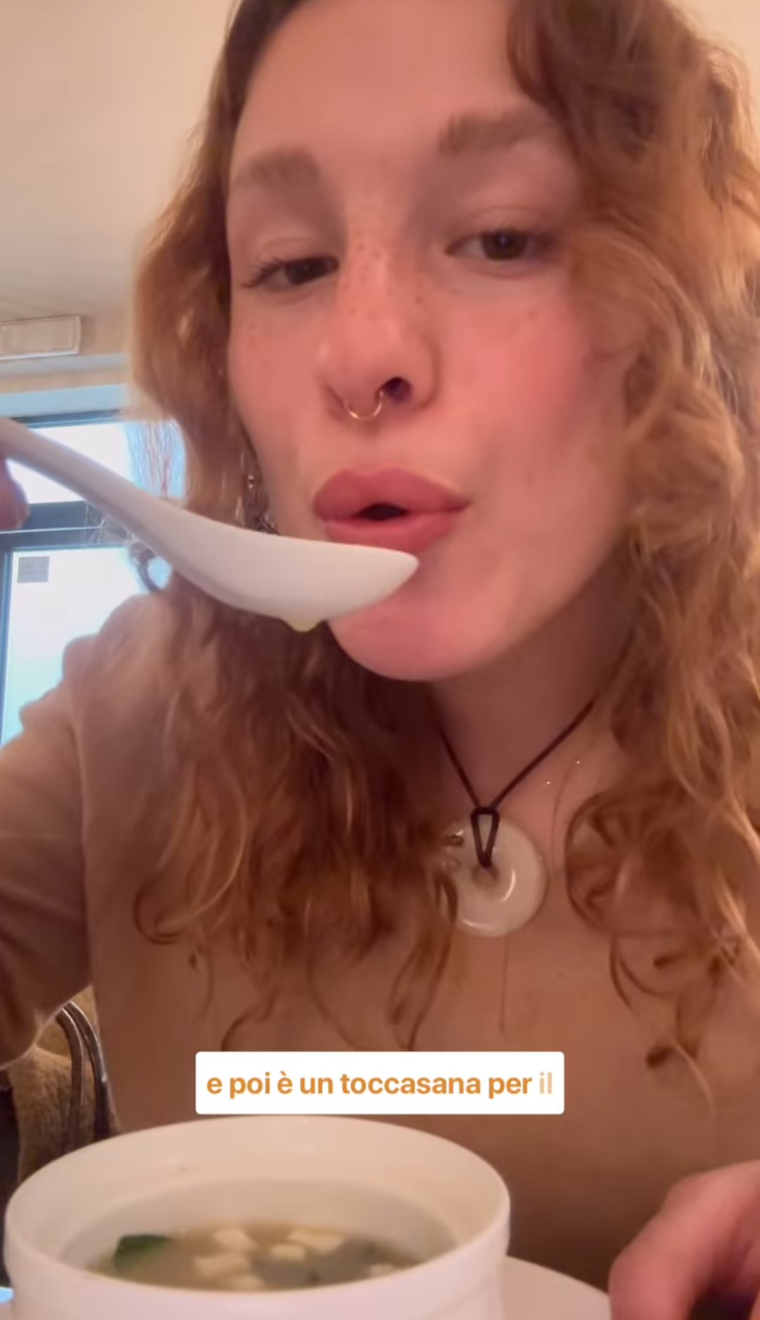 La content creator vegana ha mostrato alcuni piatti vegani che si possono ordinare al sushi all you can eat