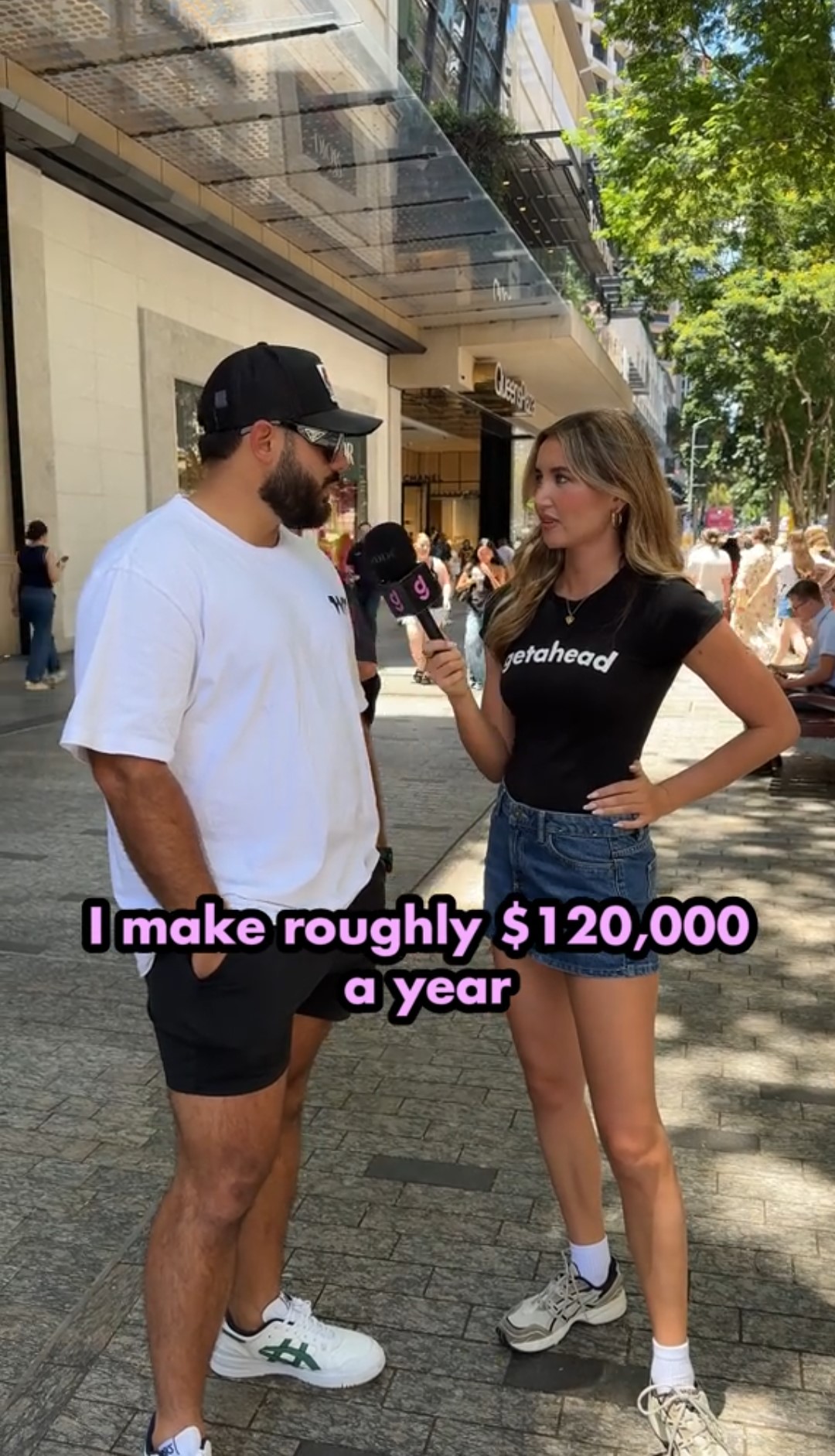 L'uomo canadese ha trovato lavoro in Australia come autista di mezzi da lavoro, guadagnando all'incirca 70.000€ l'anno.