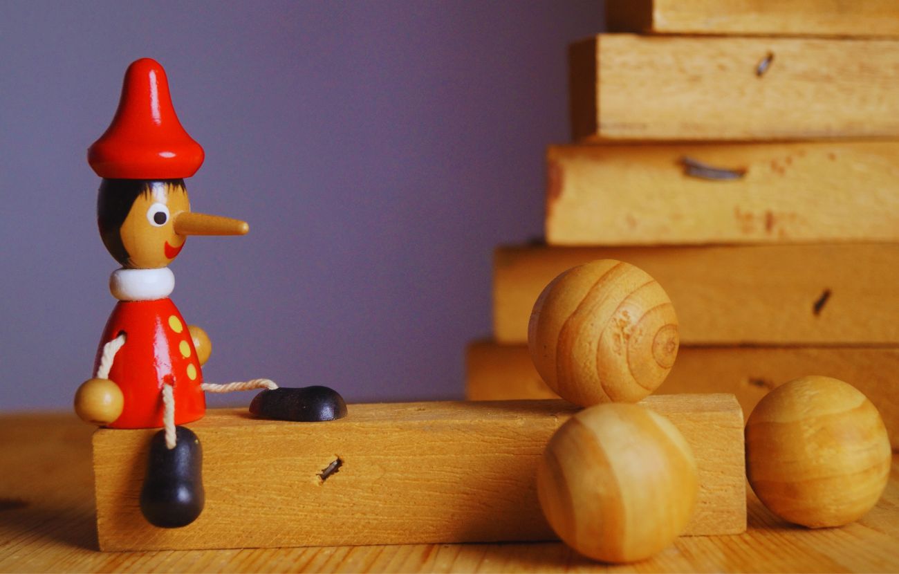 Un essere umano inizia a mentire da bambino: a 4 anni già in moltissimi lo fanno; l'adolescenza è il periodo in cui le menzogne sono in assoluto più frequenti