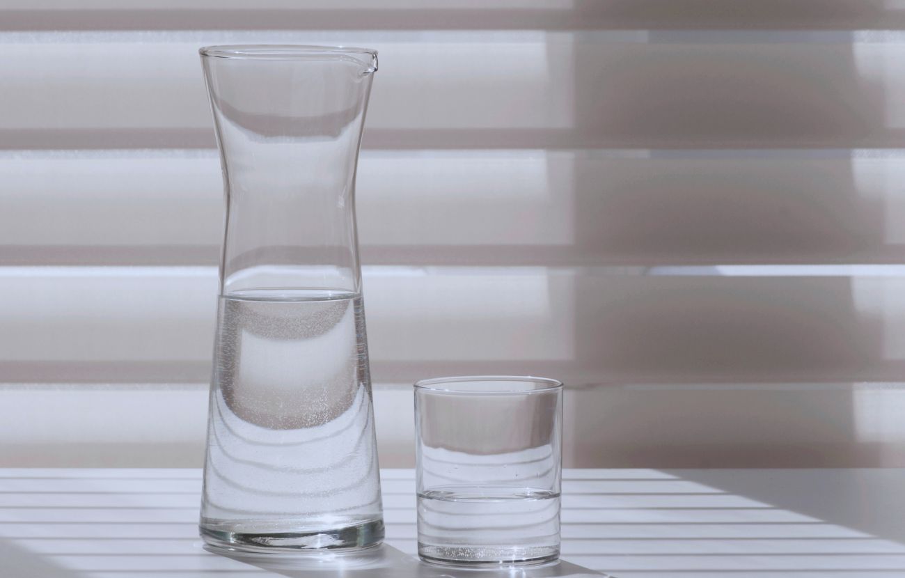 Se durante un colloquio di lavoro si riceve l'offerta di un bicchiere d'acqua, è una buona idea accettarla.