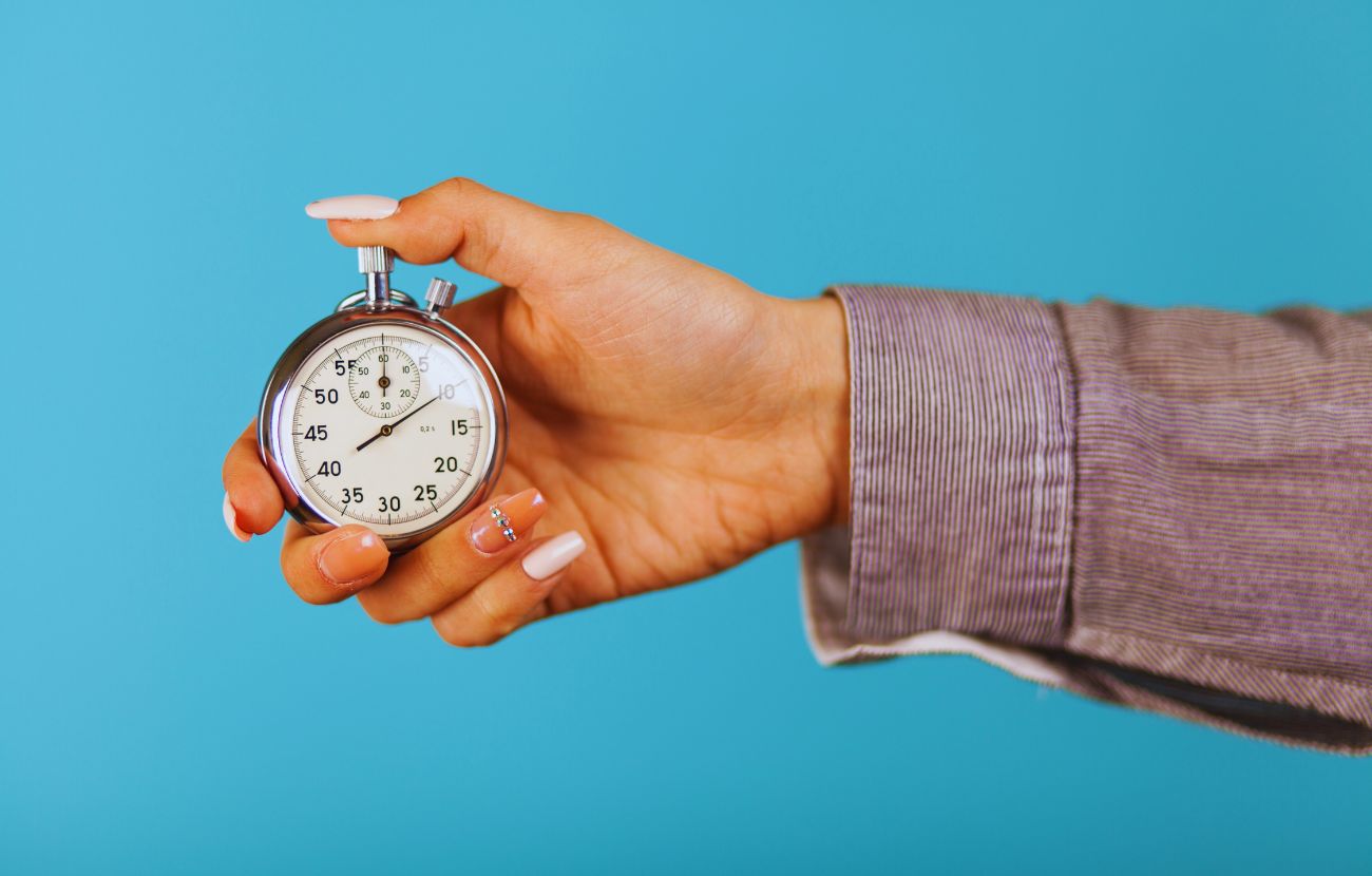 Un metodo efficace per calmarsi in pochi secondi è guardare un orologio funzionante: osservando il tempo che passa, ci si accorge che tutto è relativo e che anche questa rabbia, presto o tardi, passerà.