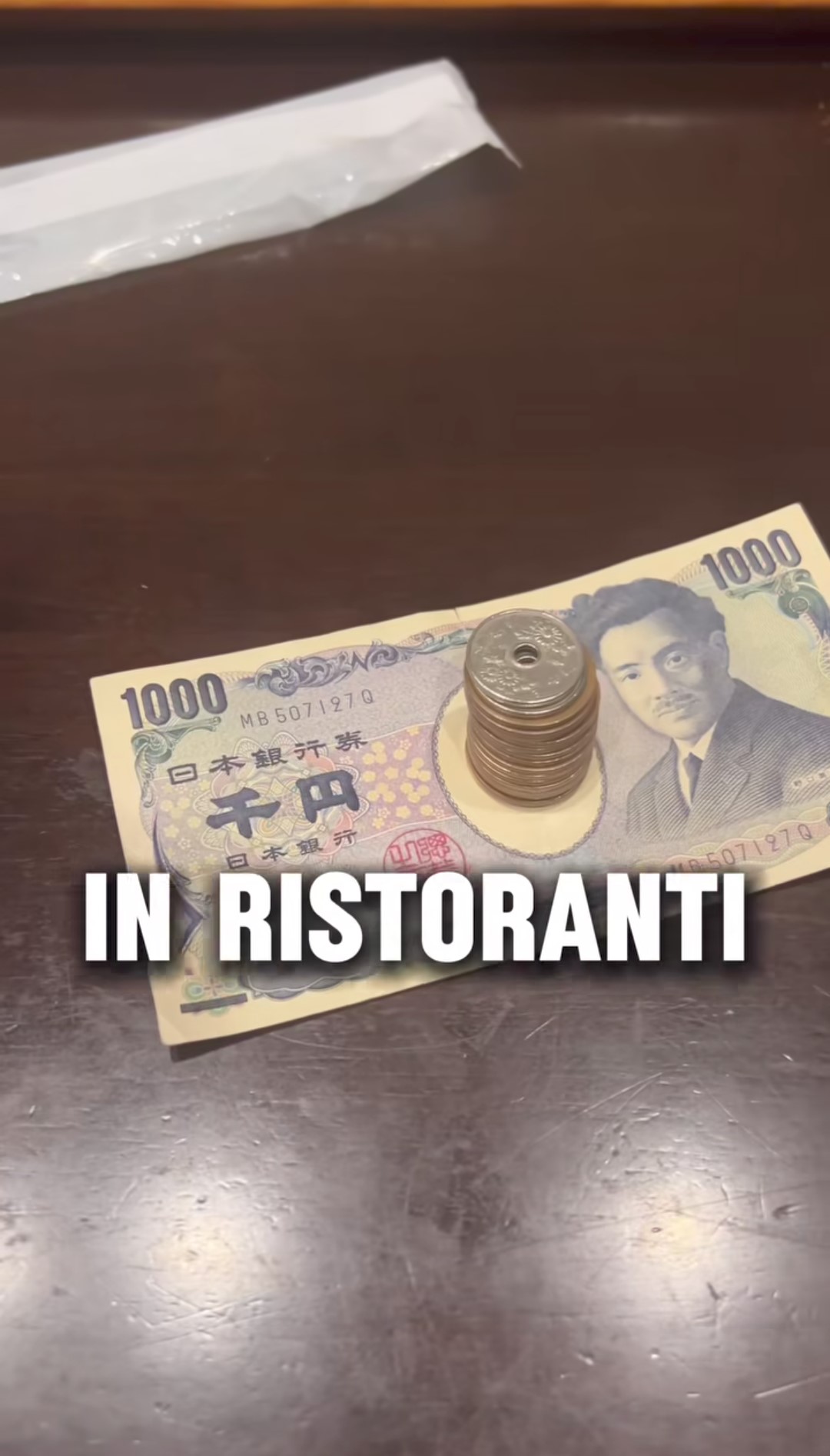 Una cosa che non piace a quasi tutti i turisti occidentali che visitano il Giappone si lamentano di non poter pagare con la carta in moltissimi posti