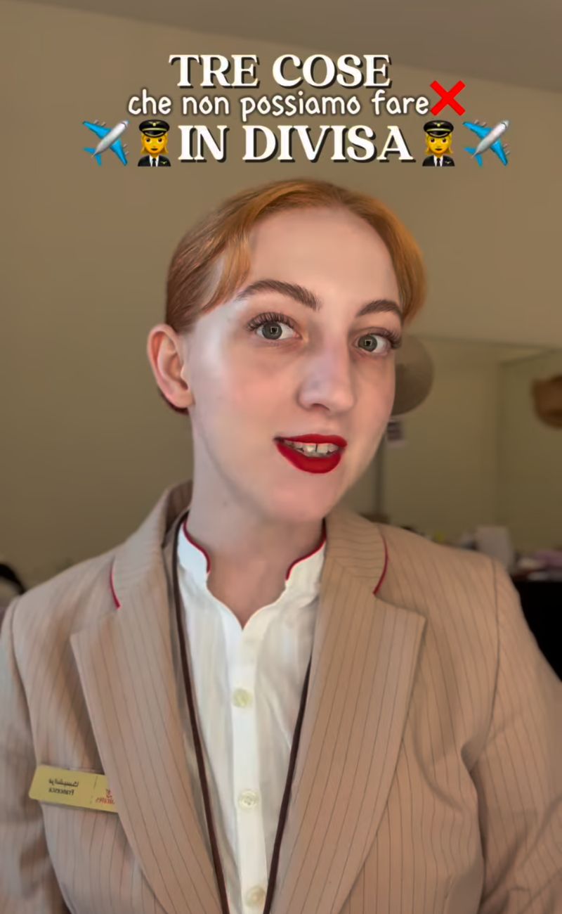 Francesca Rinaldi, assistente di volo Emirates, ha elencato i comportamenti vietati per chi fa il suo lavoro (mentre è in divisa).