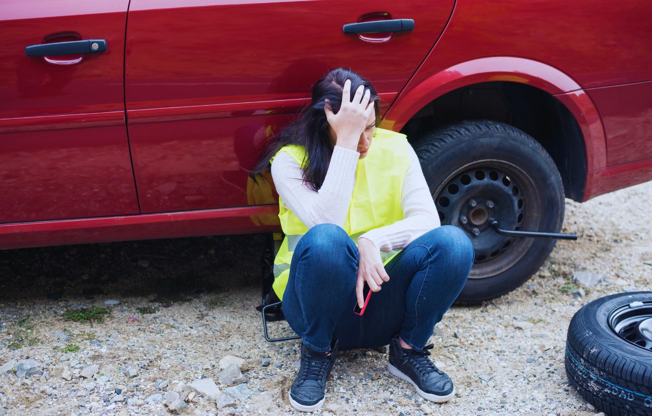 L'ex fidanzata dell'autore del post ha bucato una ruota e ha chiesto al 26enne di aiutarla, ricevendo un secco "no" come risposta.