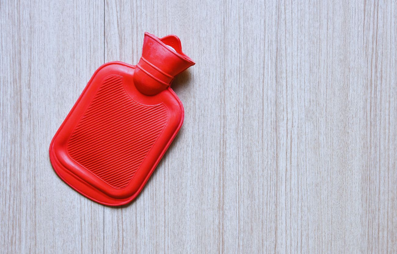 La borsa di acqua calda aiuta a creare un "microclima" diverso nella stanza, accelerando il processo di asciugamento del bucato.