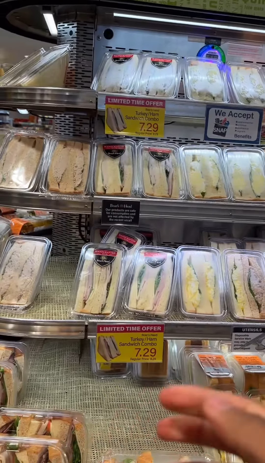 Un singolo sandwich industriale costa 7.29$, 7 euro e pochi spiccioli.