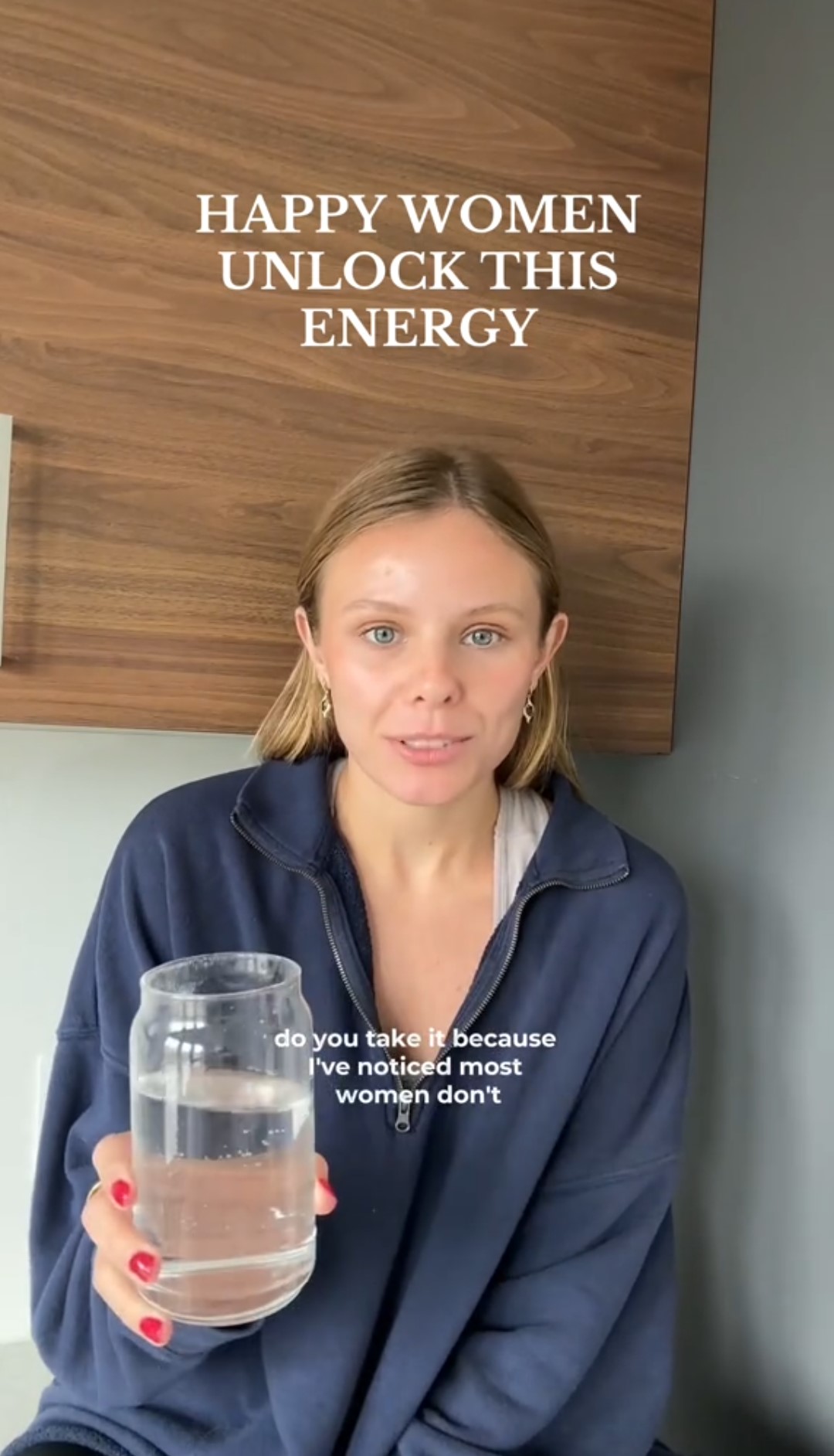 La content creator ha spiegato che "troppe donne" dicono "no" perfino a chi offre loro un bicchiere d'acqua, per non creare fastidio. Questo, a suo dire, è sbagliato.