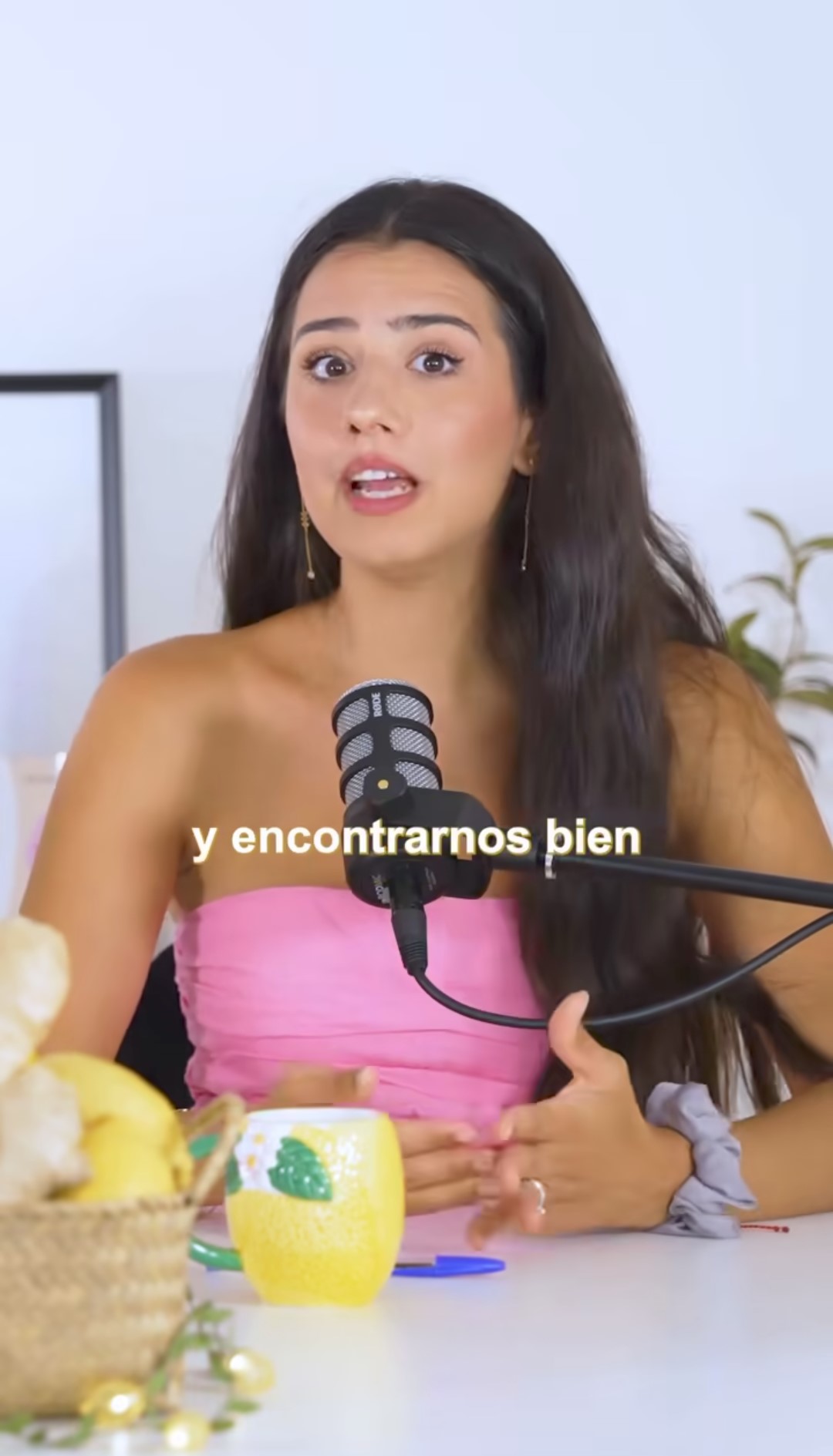 La nutrizionista spagnola ha fatto sapere che è preferibile bere un bicchiere abbondante d'acqua prima del pasto e durante il pasto farlo solo se necessario.