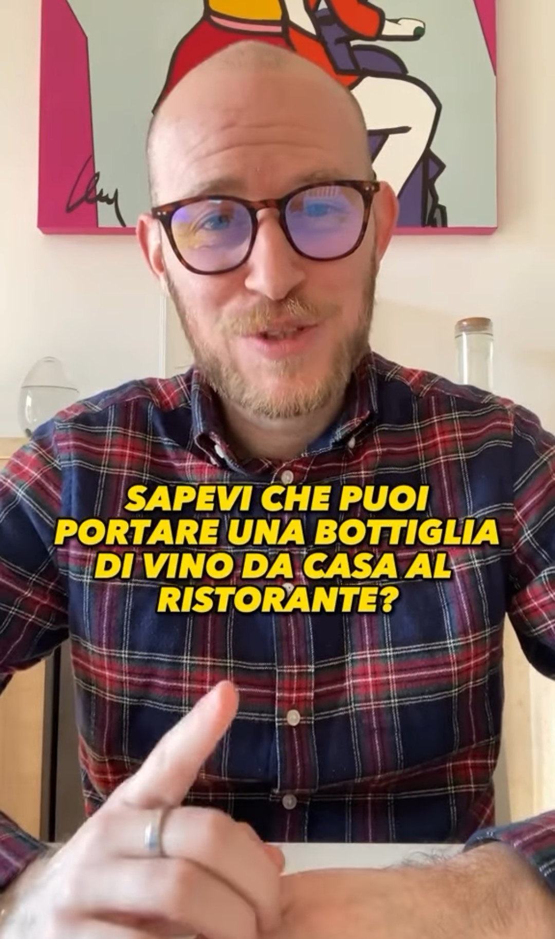 Il sommelier ha segnalato la possibilità una bottiglia di vino al ristorante da casa