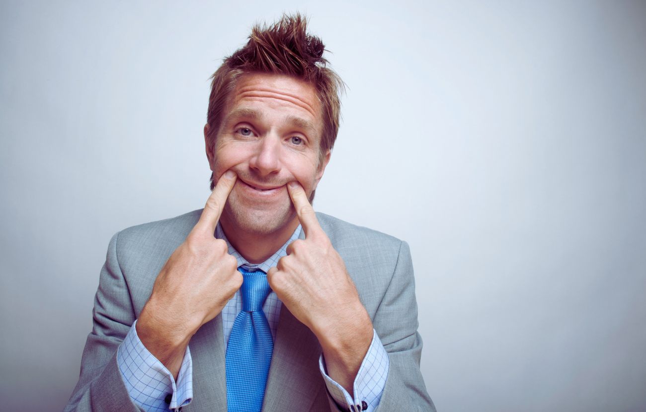 I finti sorrisi sono, per l'appunto, finti e molte persone non li apprezzano.