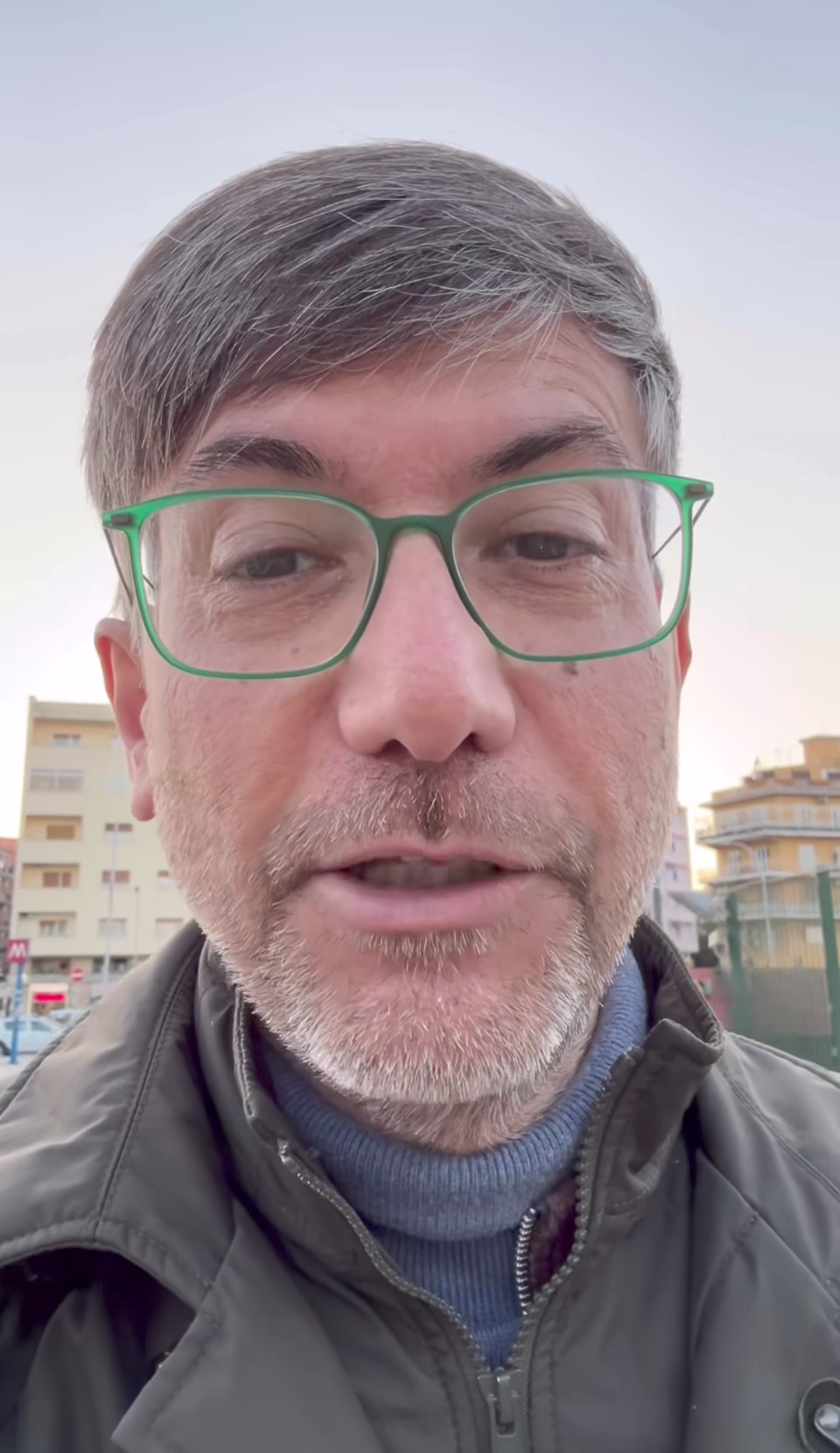 Daniele Paci, agronomo italiano, ha indicato i 3 cibi da non mettere in frigorifero e quali sono le conseguenze del conservarli così a freddo.