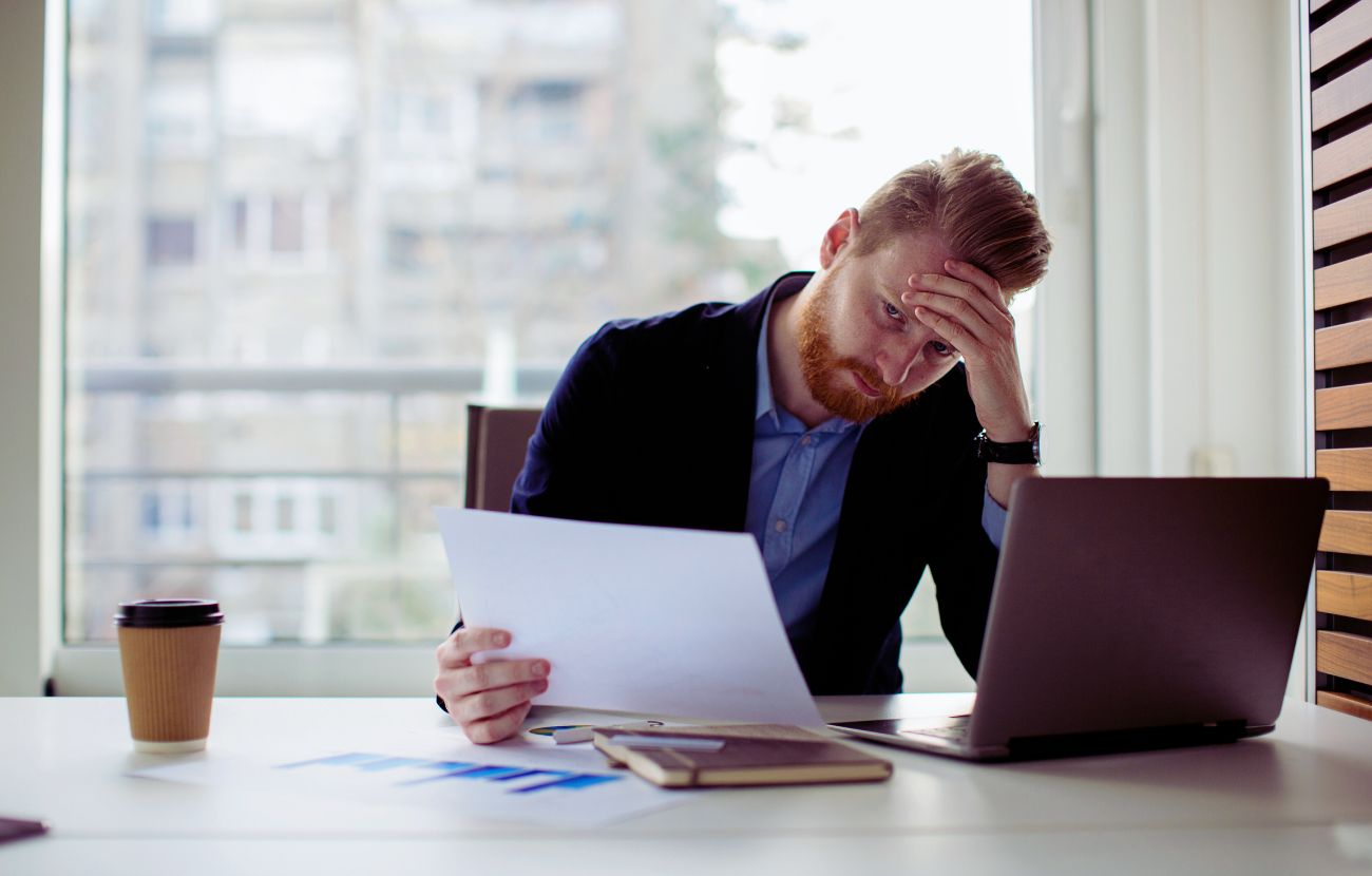 Se senti che il carico di responsabilità a lavoro è eccessivo, dovresti presentare le dimissioni.