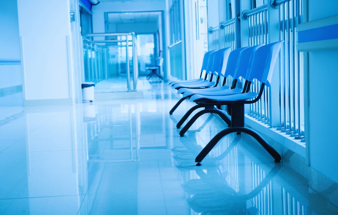 Le consegne di cibo in ospedale non sono rare, ma quanto successo al rider è commovente.