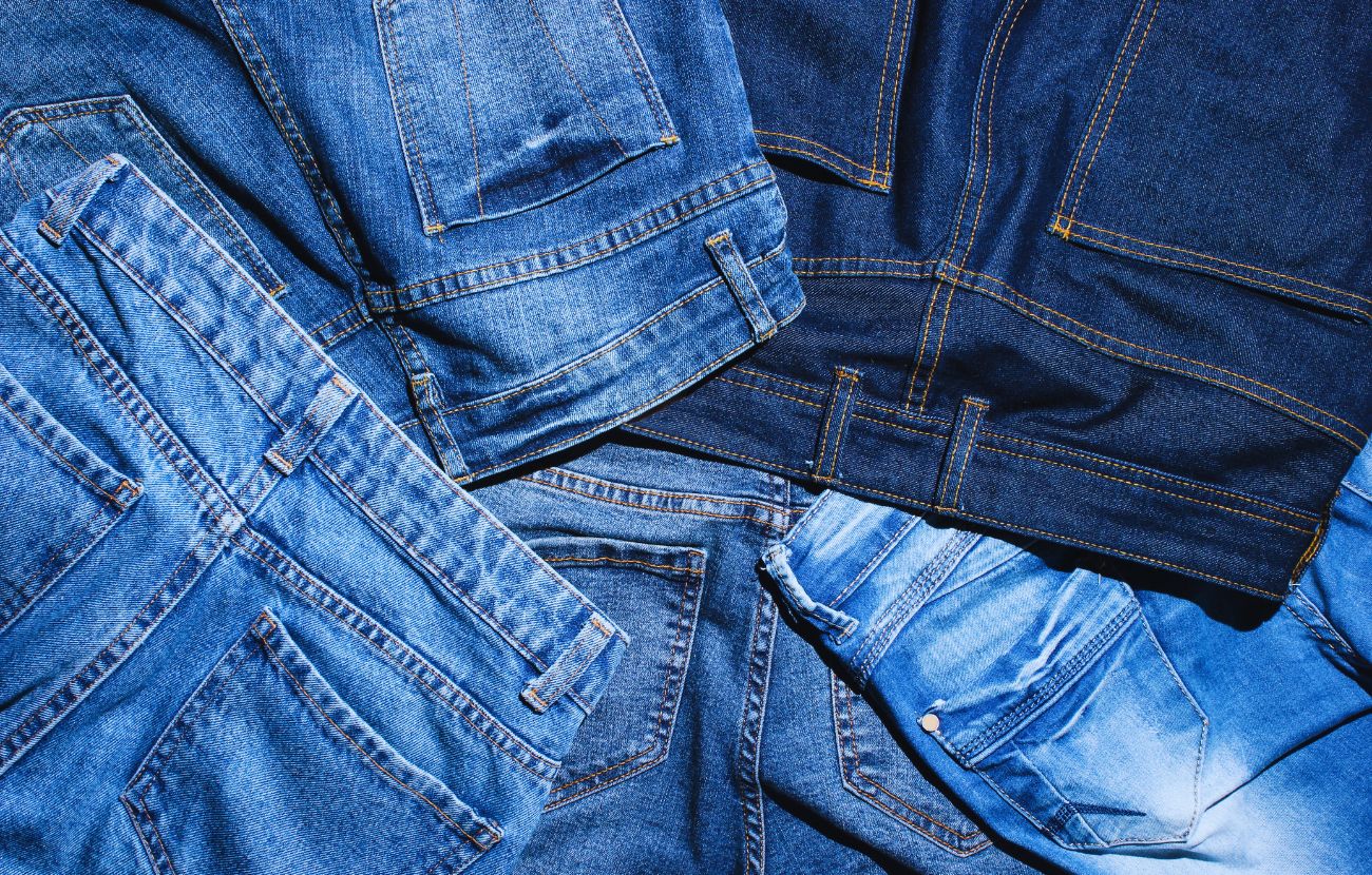 Tutti amano i jeans, ma l'uso abnorme di acqua li rende poco sostenibil