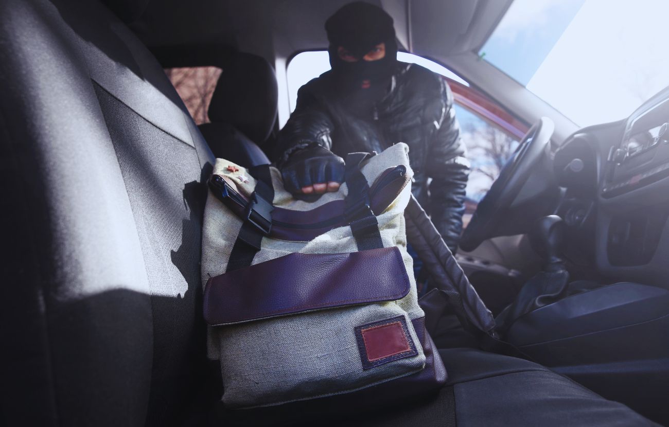 I ladri, due senzatetto, hanno rubato uno zaino che conteneva, tra le altre cose, una carta di credito con cui hanno acquistato biglietti di una Lotteria istantanea.