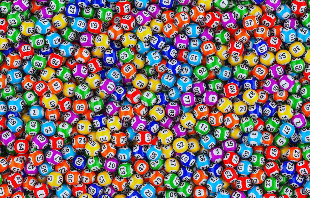 Un uomo ha vinto la Lotteria quando aveva 18 anni, a 28 descrive la sua vita come "insignificante" 