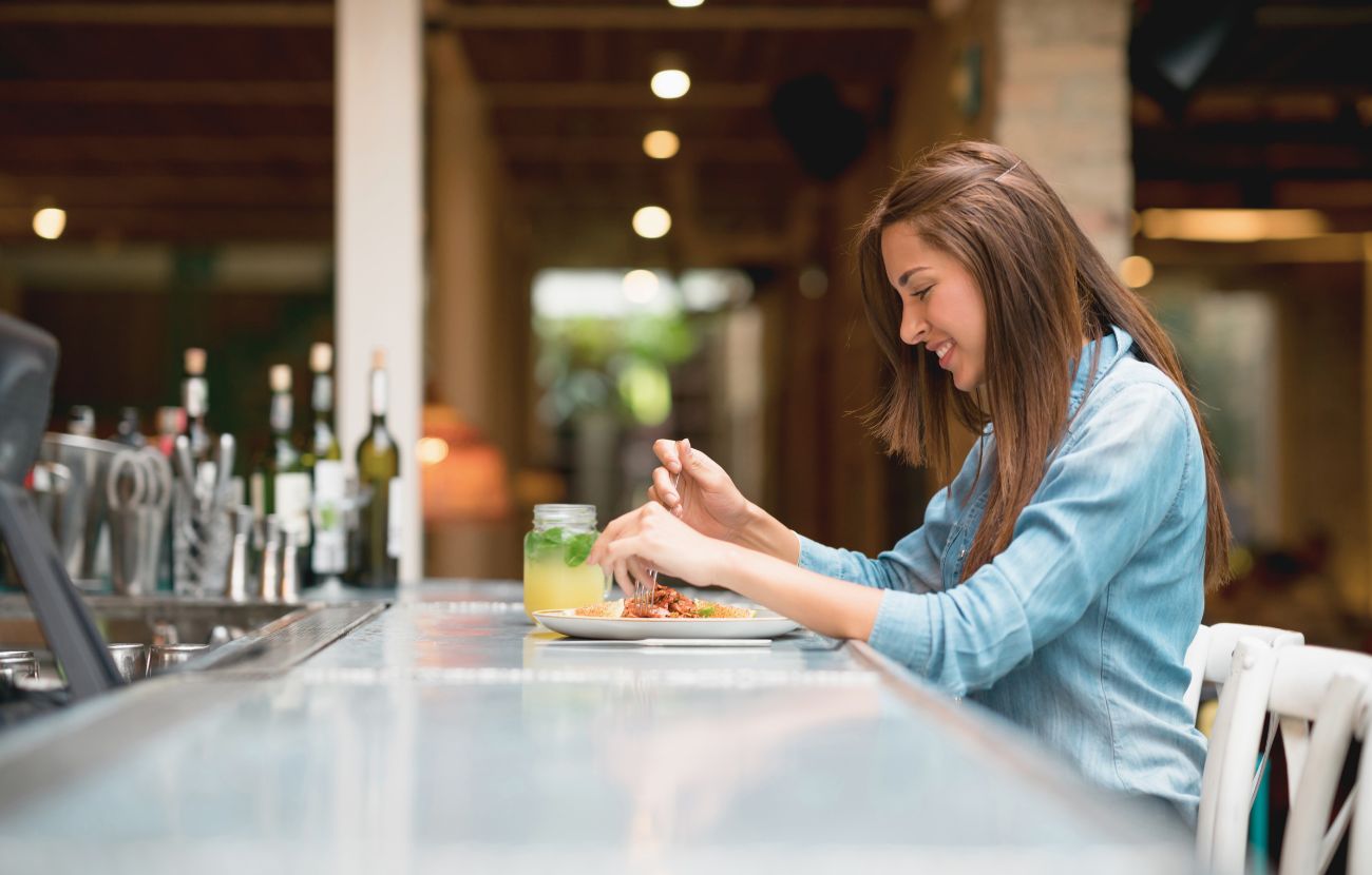 Mangiare da soli al ristorante è "solo" per persone con forte autostima e che, realmente, non si curano del giudizio altrui.