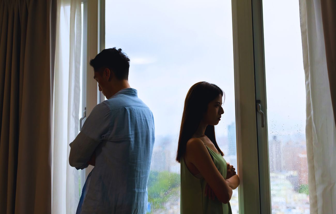 Una coppia che non litiga mai potrebbe aver raggiunto una situazione in cui uno dei due sente che discutere è inutile: il suo partner non lo/a ascolterebbe comunque.