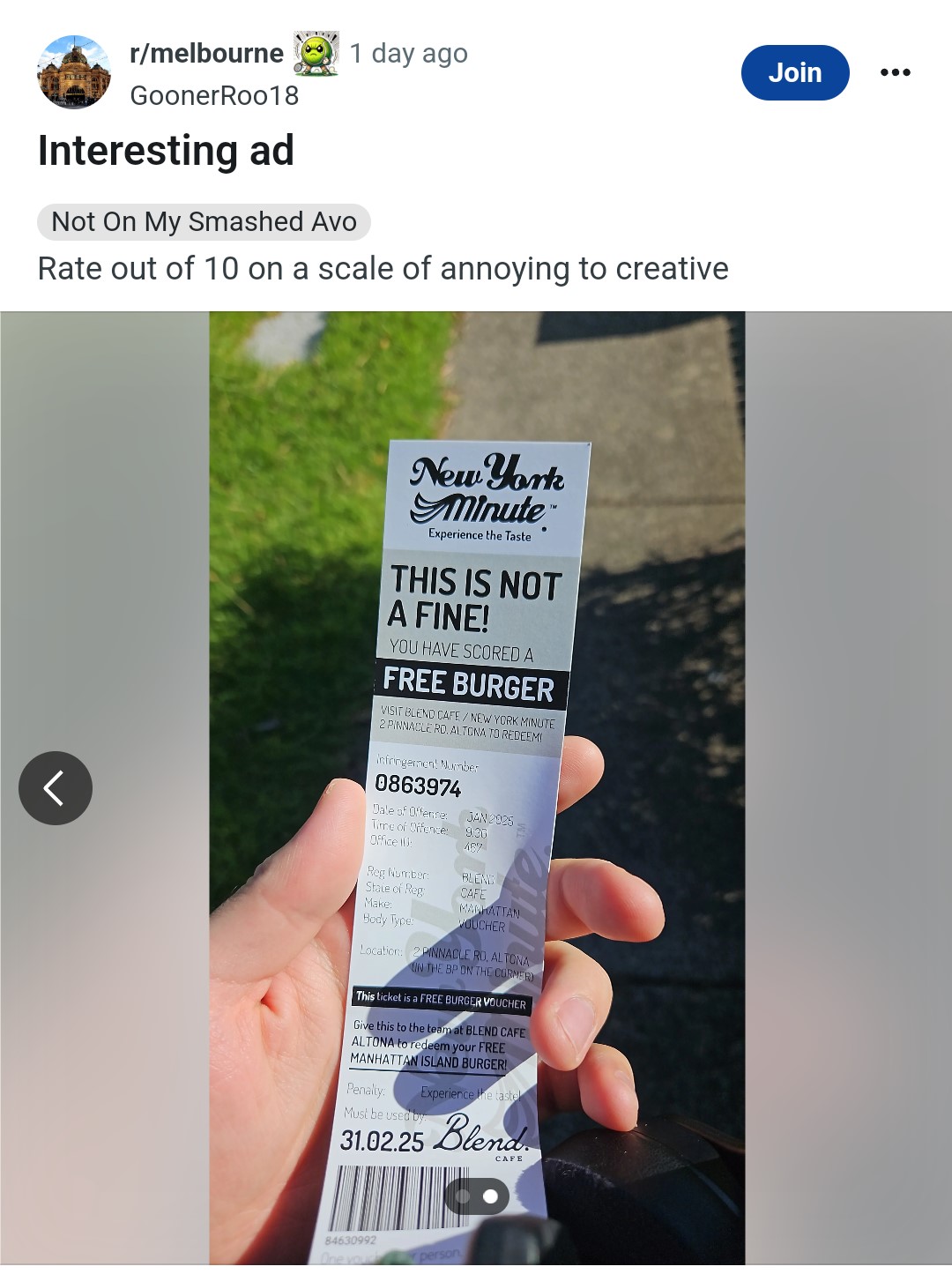 Un ristorante australiano ha posizionato 1000 'multe' su altrettante macchine, che in realtà erano un coupon per avere un hamburger gratis.