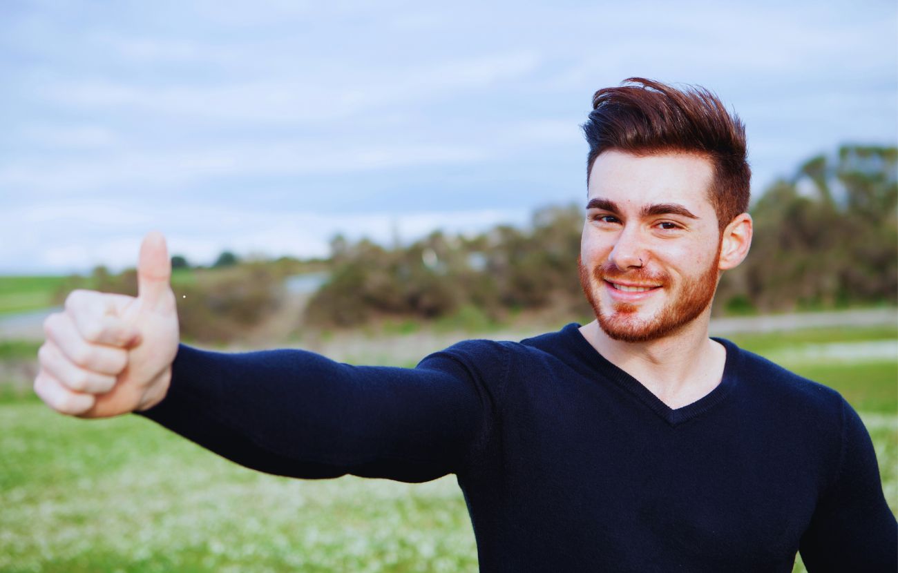 Gli uomini bassi sono mariti migliori perché hanno tendenzialmente una maggiore stabilità economica e vivono più a lungo.