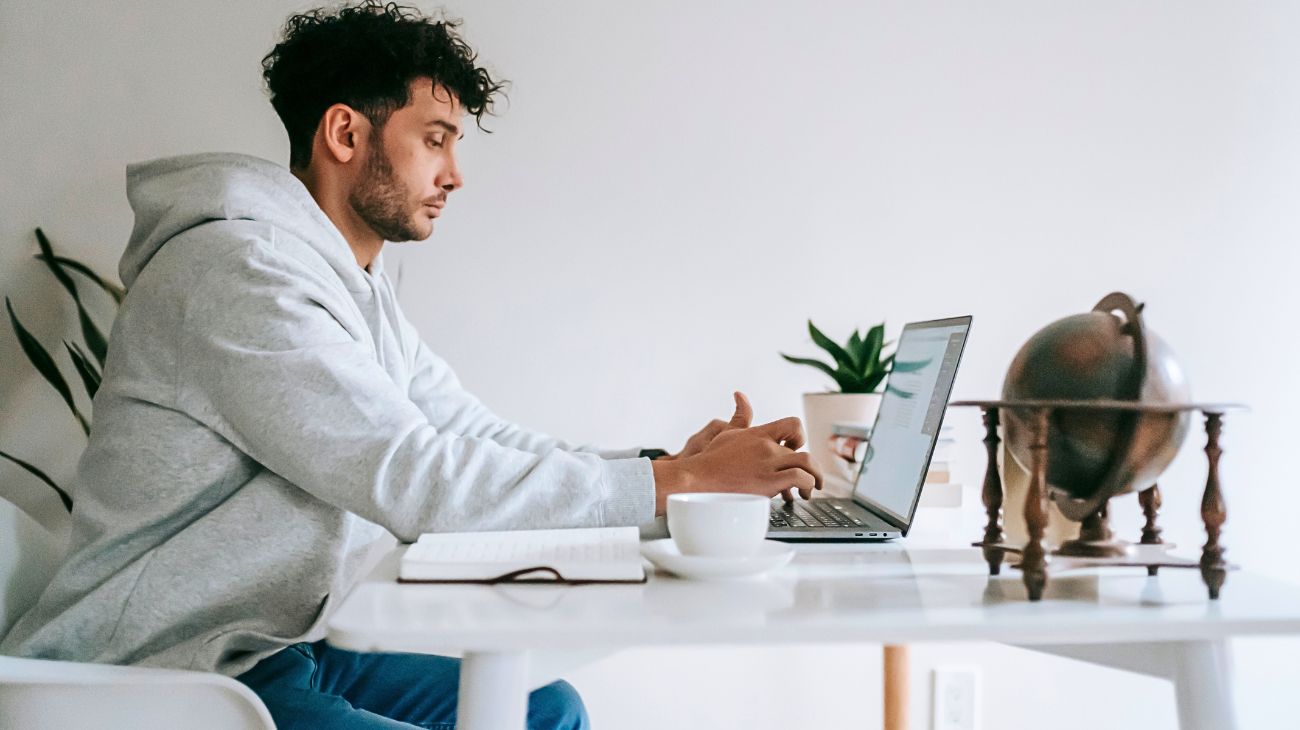 Postura corretta al PC: come evitare il mal di schiena