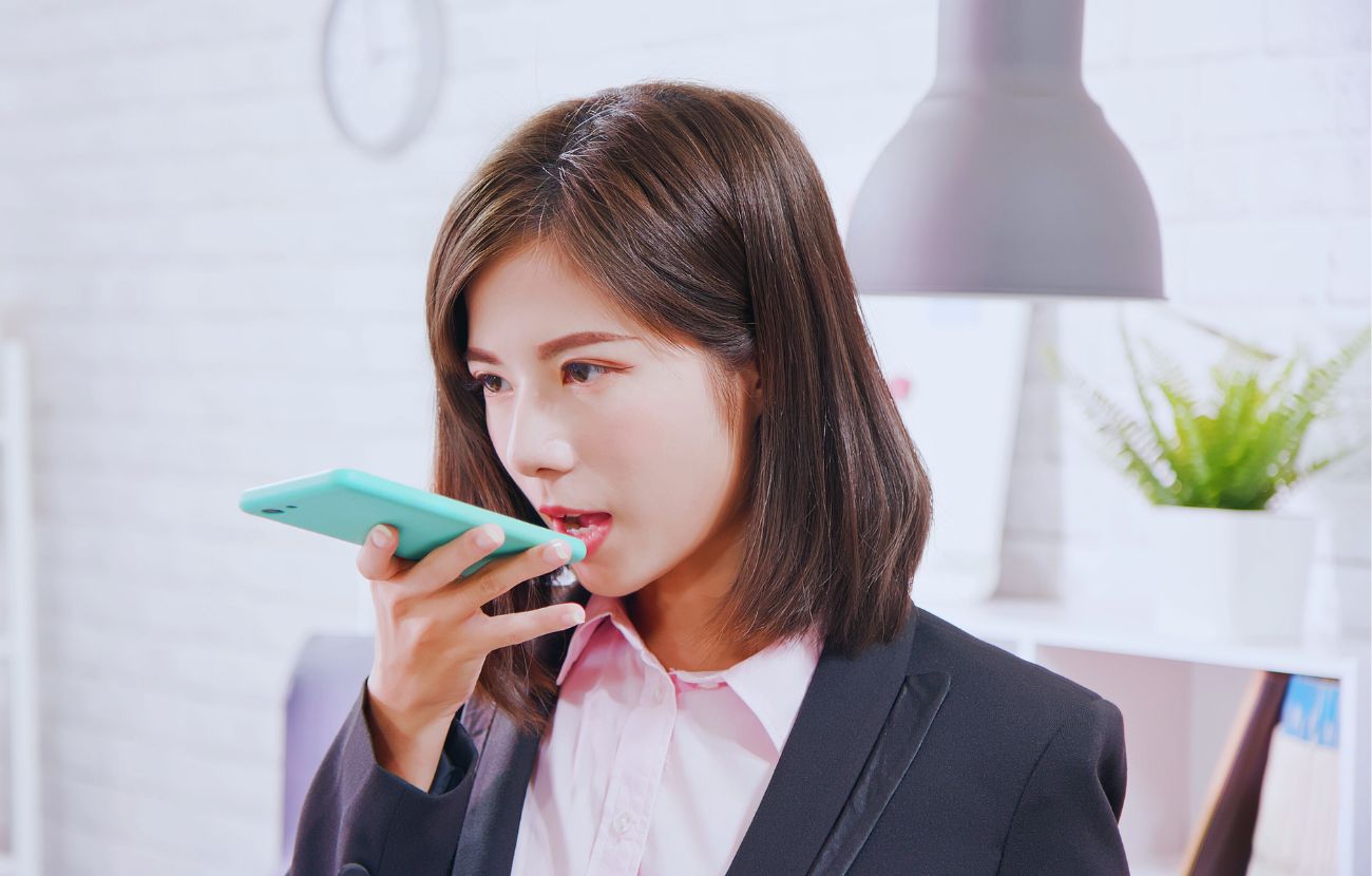 Gli audio permettono di evitare fraintendimenti, di modellare il tono della voce e di comunicare più cose contemporaneamente