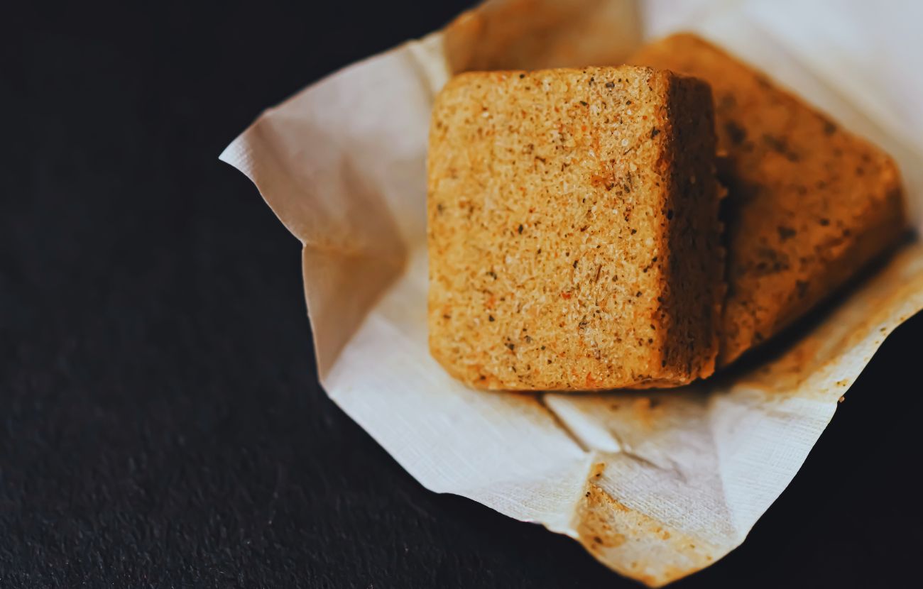 Il dado da cucina contiene molto ingredienti che non fanno esattamente bene alla salute.
