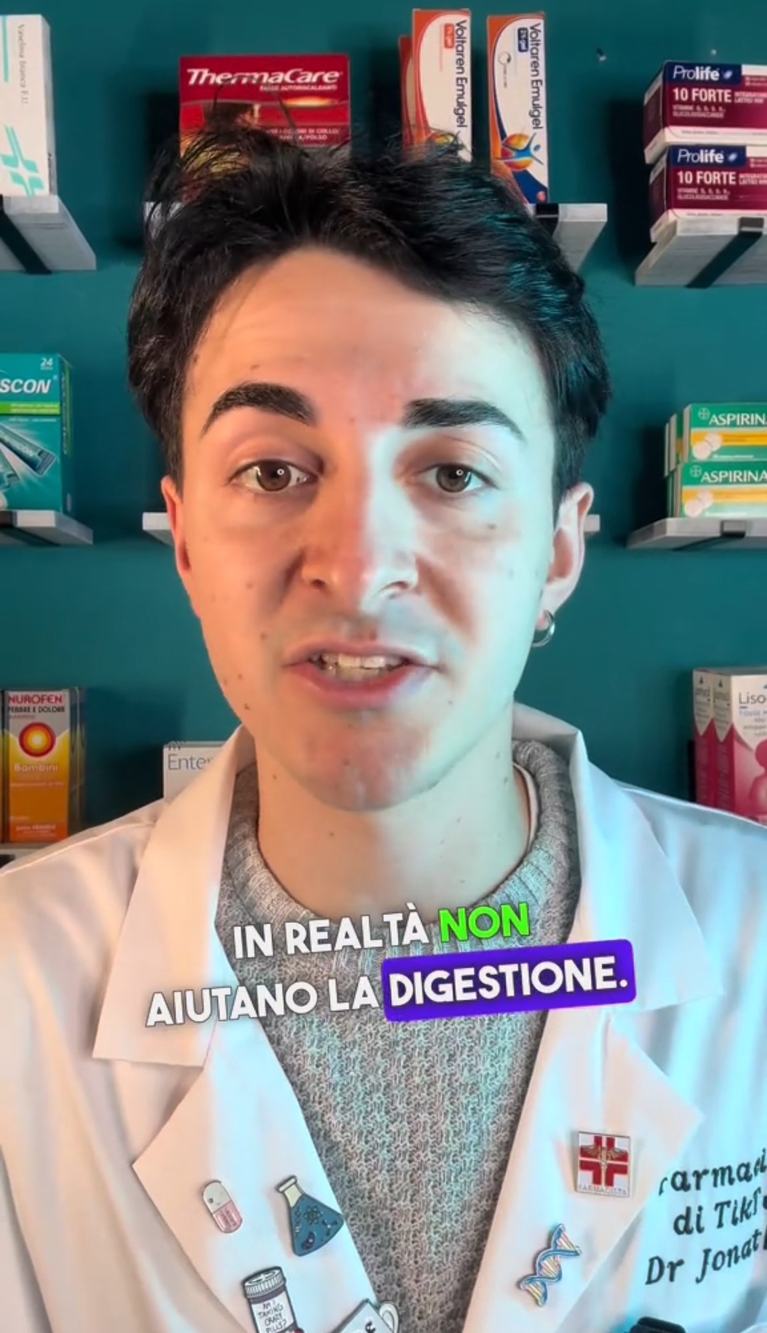 Jonathan, farmacista molto seguito su TikTok, ha confermato ciò che la scienza dice da decenni: i digestivi, in realtà, non favoriscono la digestione ma la rallentano.