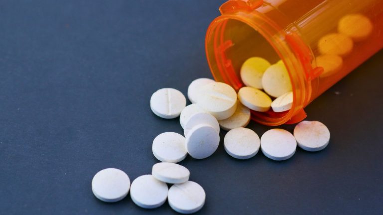 Cosa succede se prendo un farmaco scaduto: rischi e pericoli