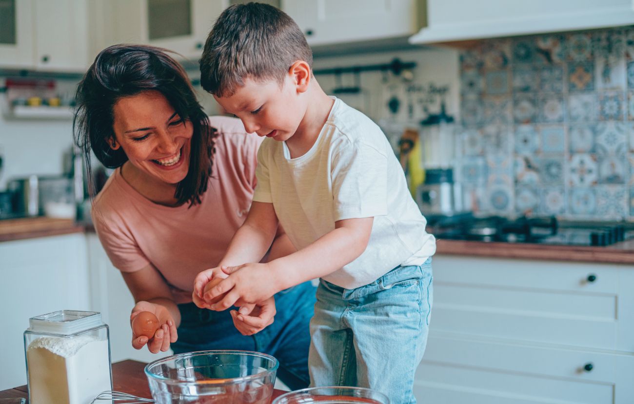 Tra le "piccole cose" che i figli di una buona madre ricorderanno per sempre c'è anche la preparazione di una torta alla domenica mattina.
